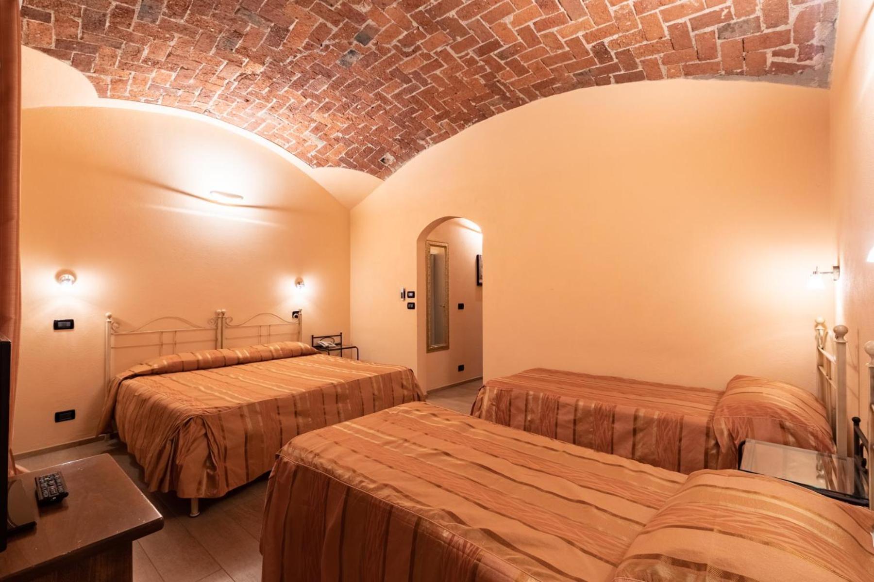 Deluxe Quadruple Room - Photo 1