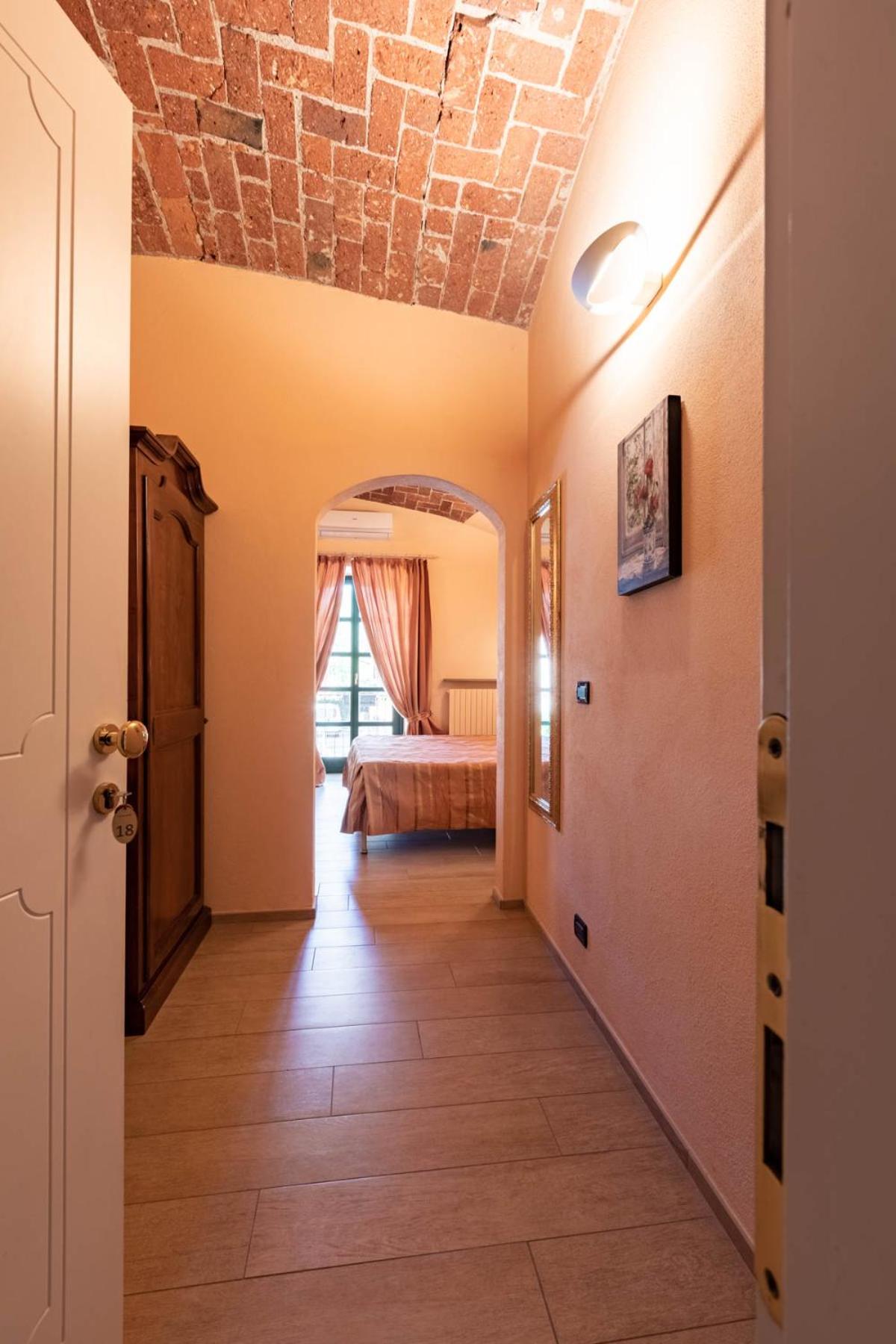 Deluxe Quadruple Room - Photo 3