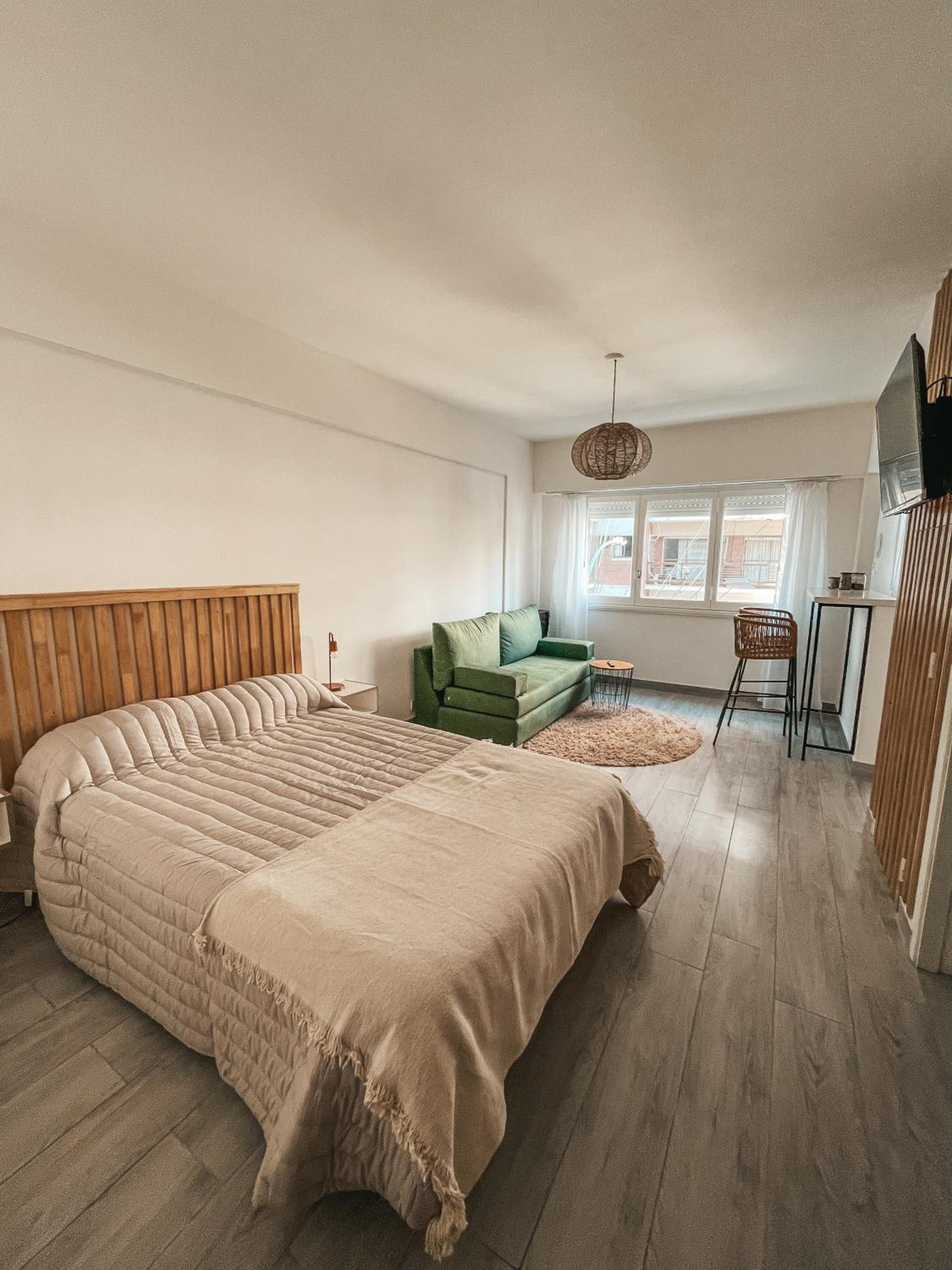 One-Bedroom Apartment photo 1