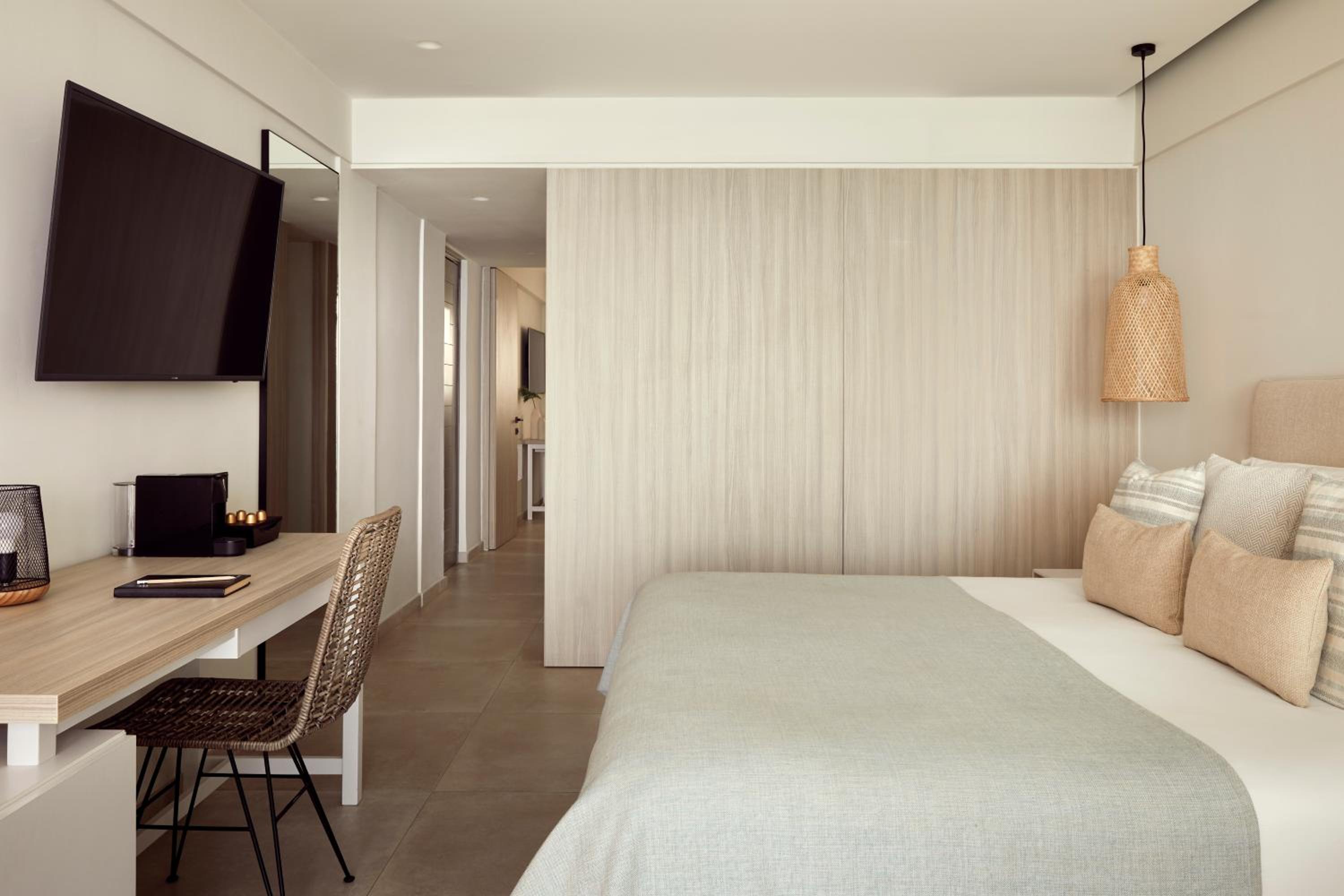 One-Bedroom Suite Swim Up Sea View