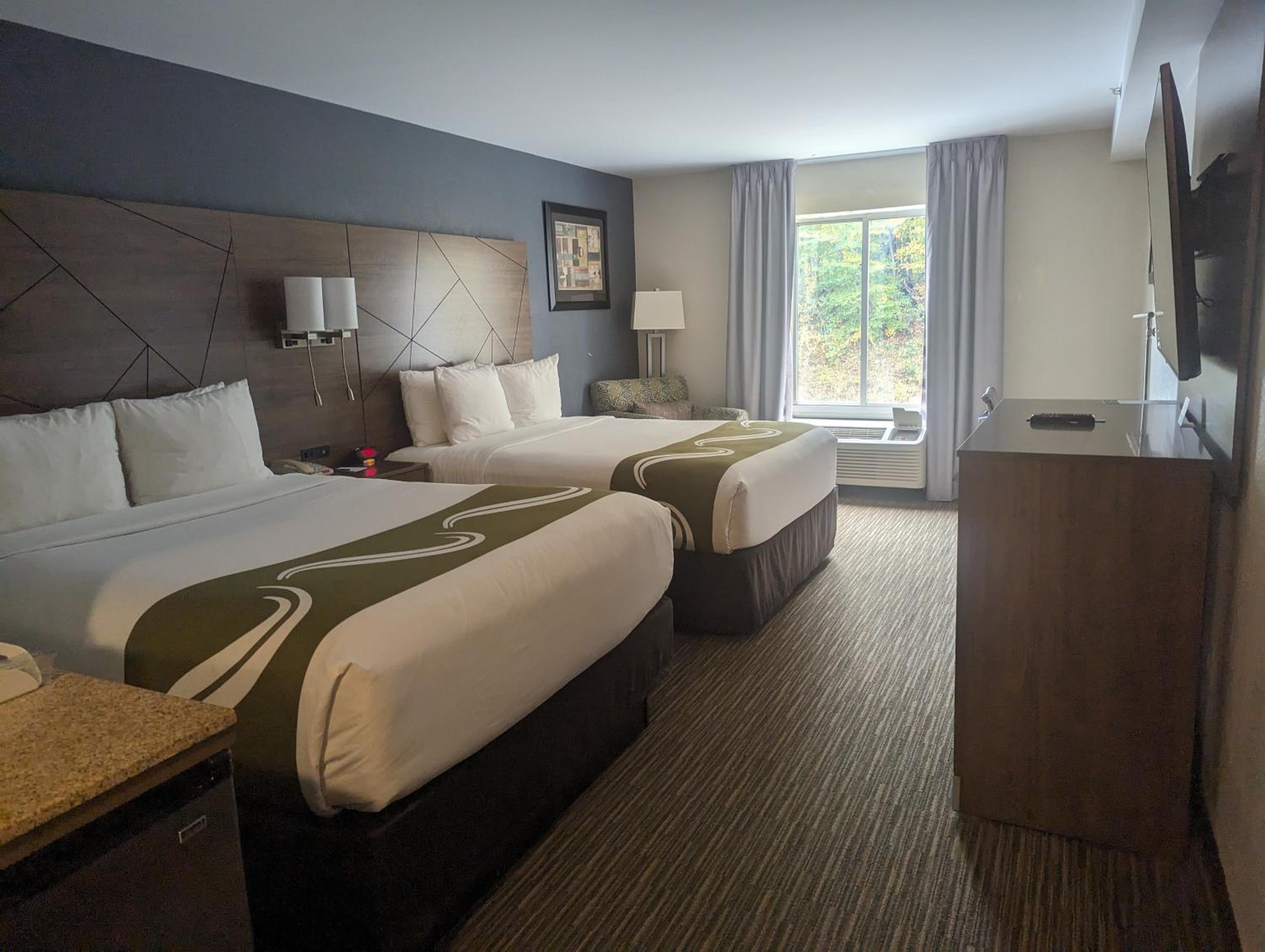 Queen Suite with Two Queen Beds - Non Smoking - Photo 1