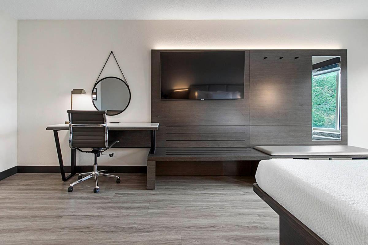 King Room - Non-Smoking - Photo 1