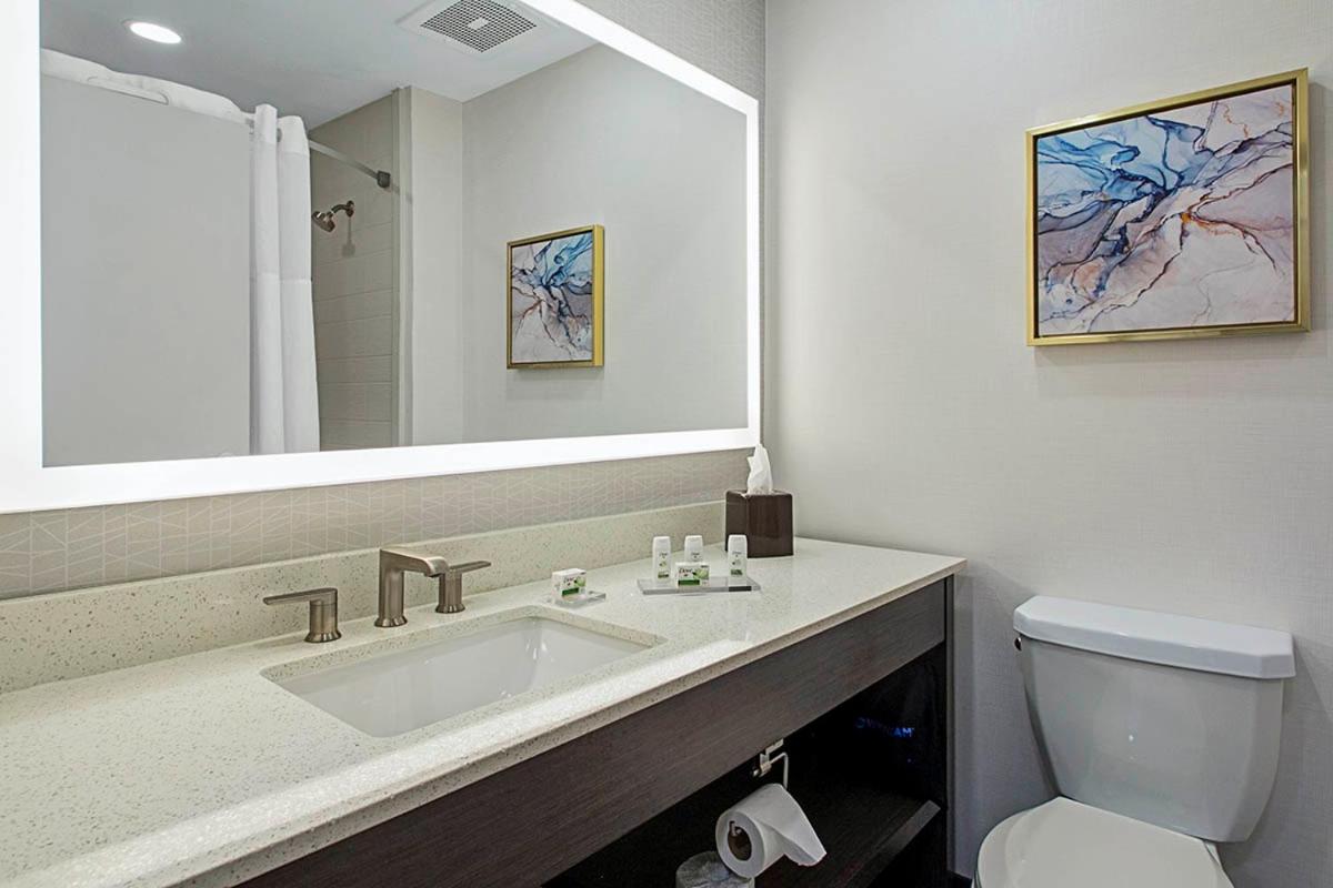King Room - Non-Smoking - Photo 6