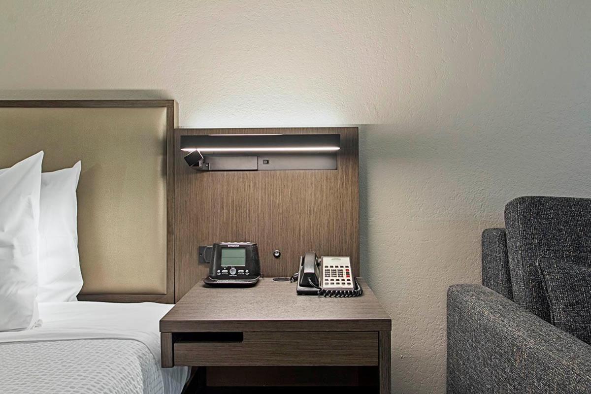 Business King Room - Non-Smoking - Photo 8