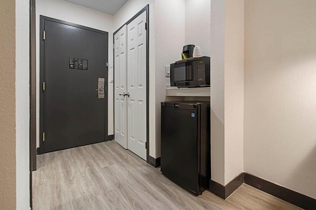 King Room - Disability Access/Non-Smoking - Photo 2