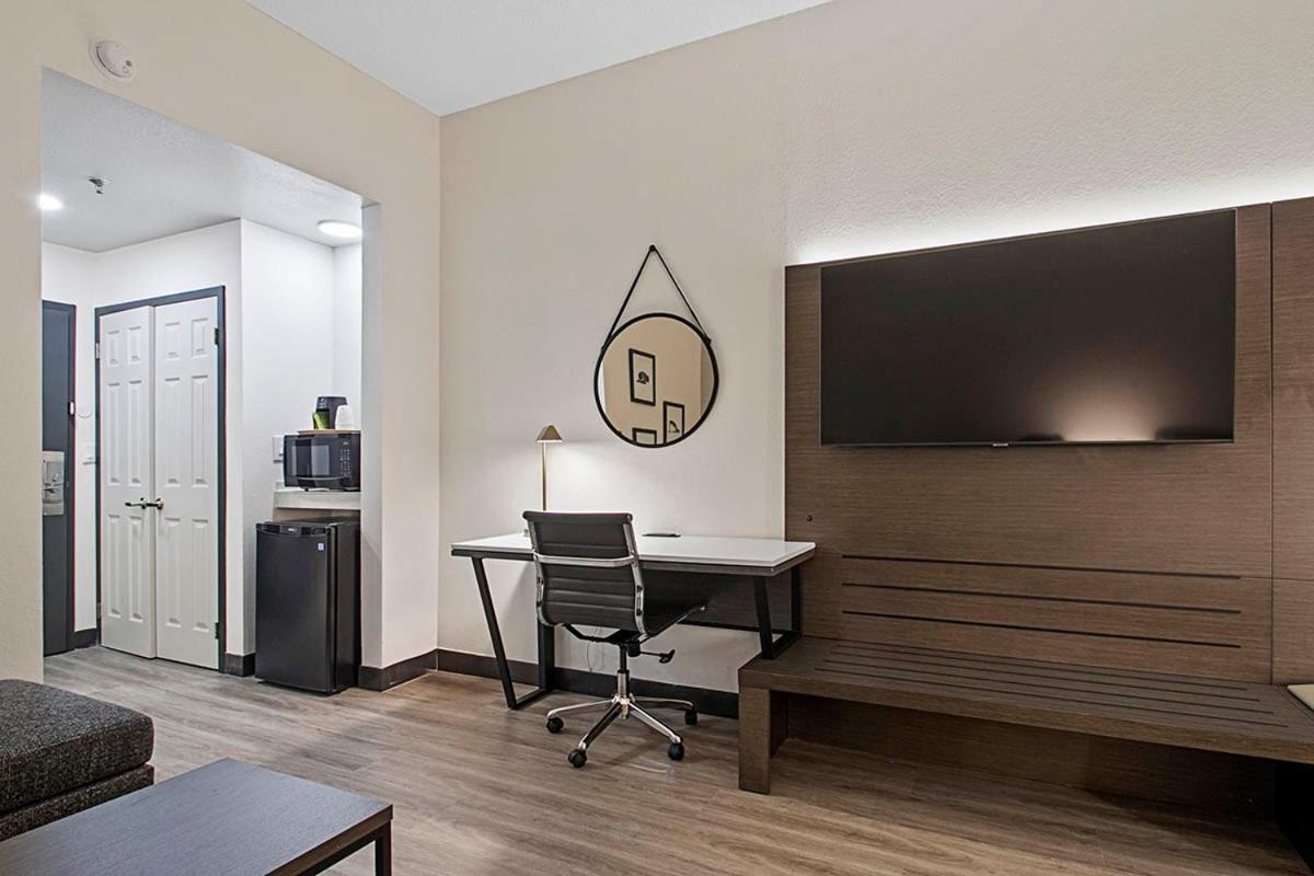 Business King Room - Non-Smoking - Photo 5