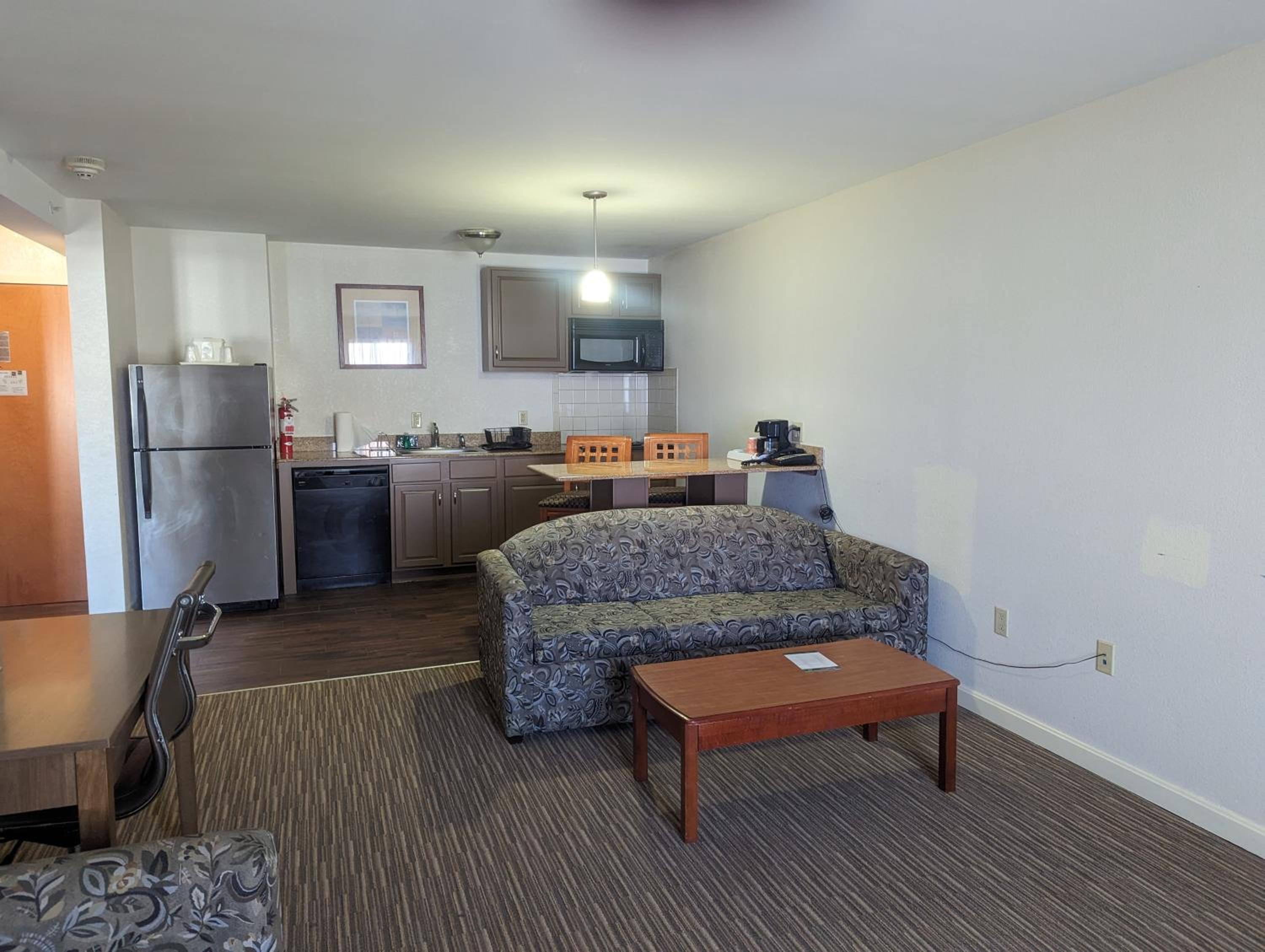 Efficiency Queen Suite with Two Queen Beds - Accessible/Non-Smoking - Photo 2