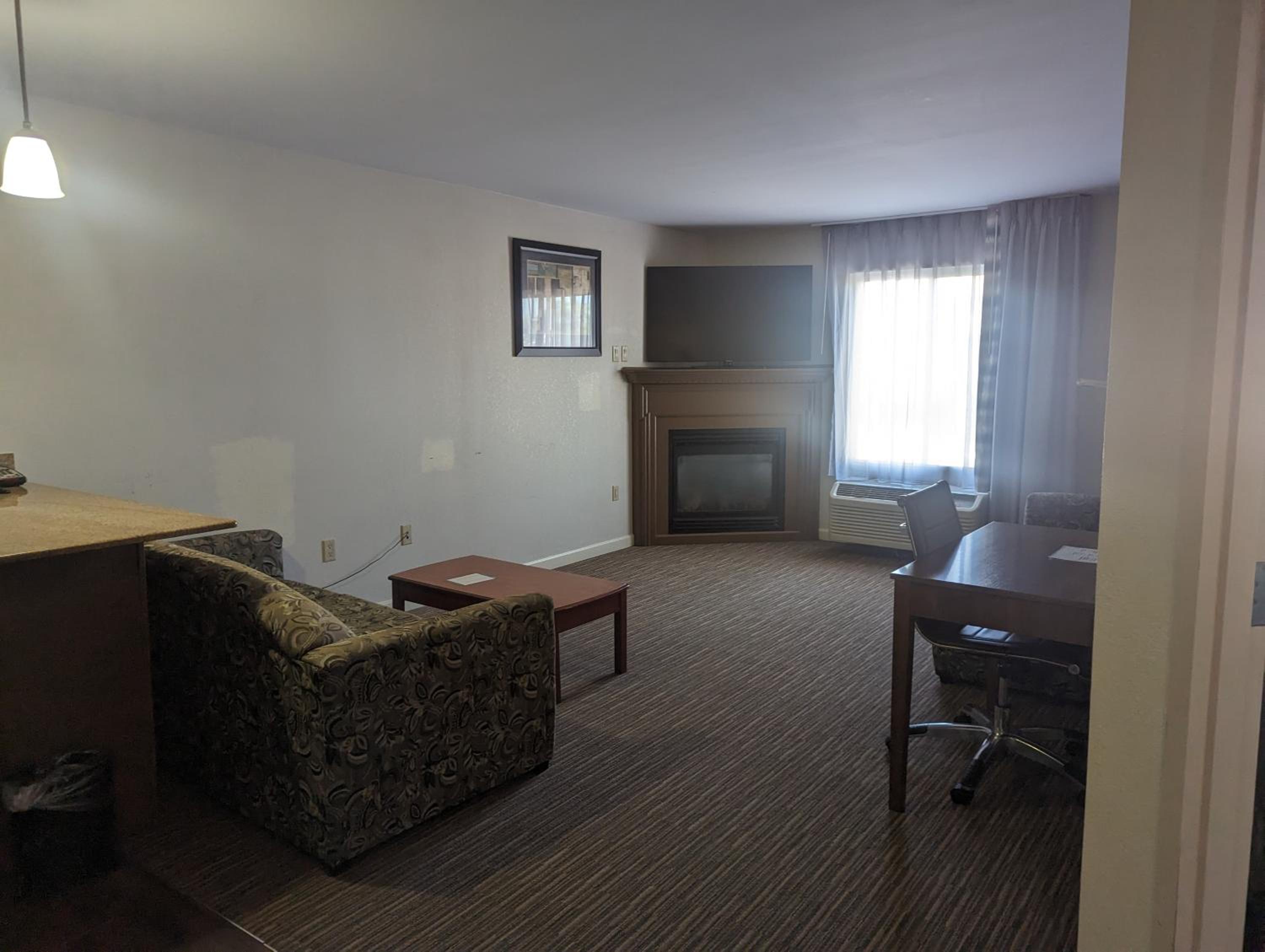 Efficiency Queen Suite with Two Queen Beds - Accessible/Non-Smoking - Photo 5
