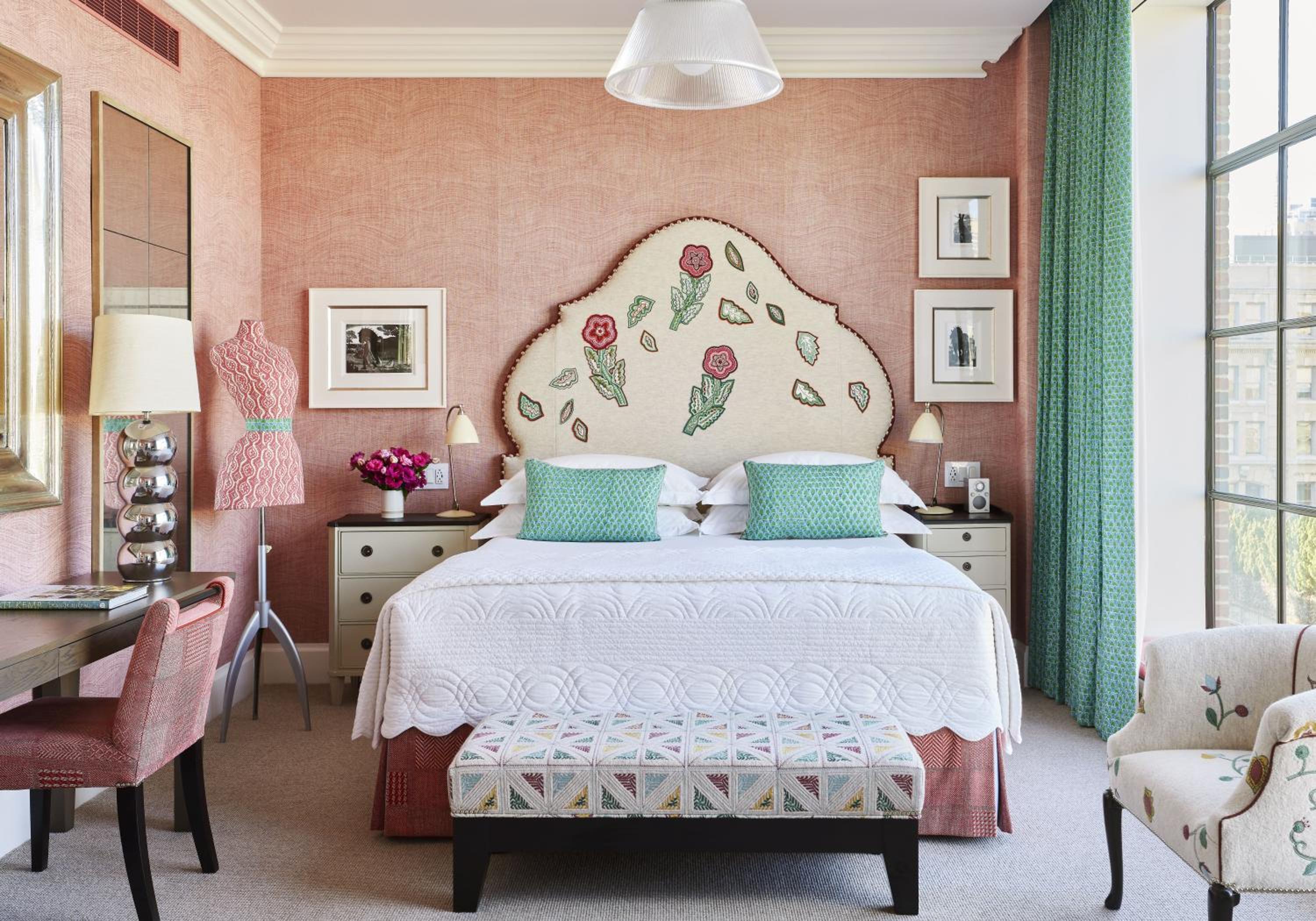 Deluxe One-Bedroom King Suite