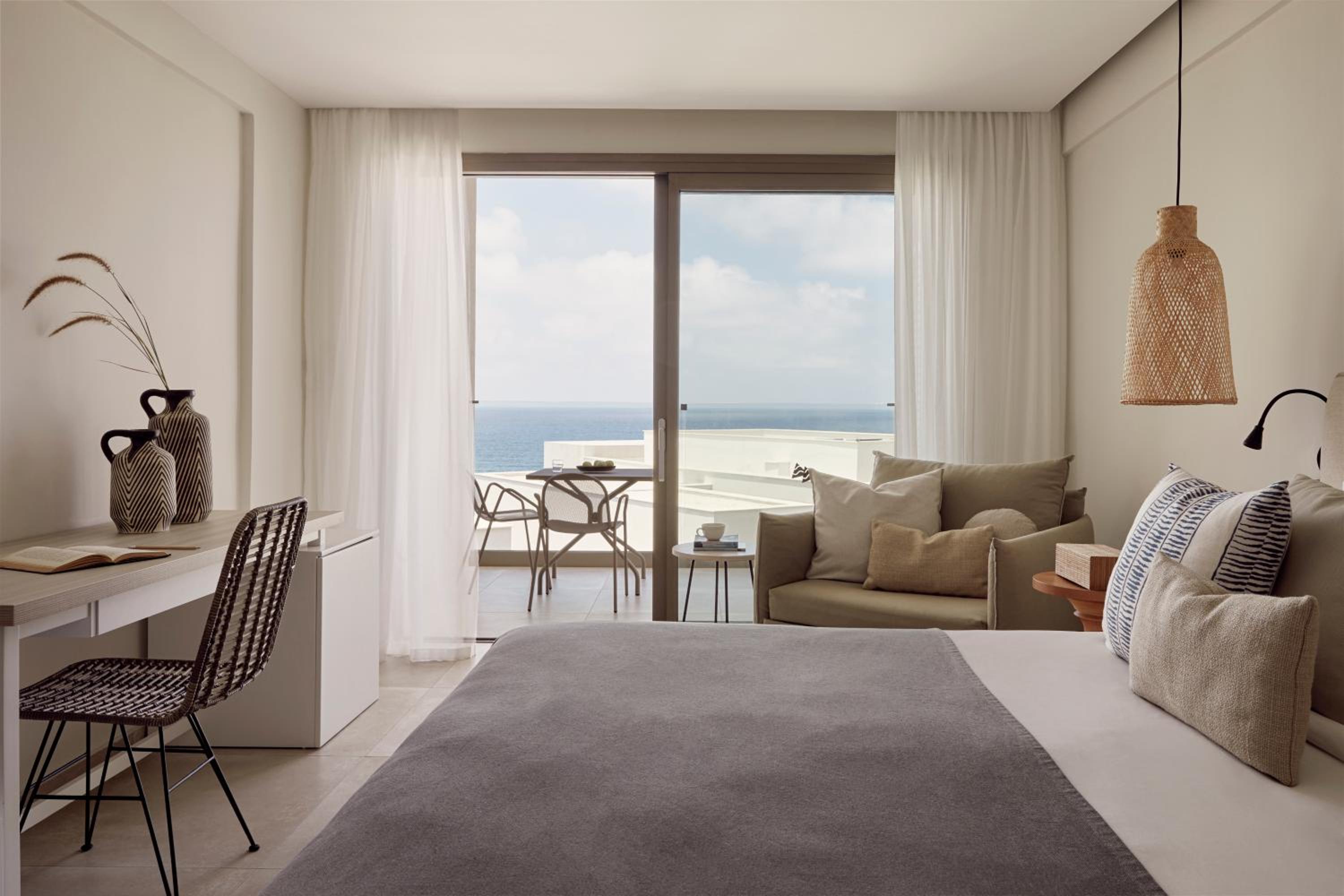 Suite de un dormitorio con vista limitada al mar