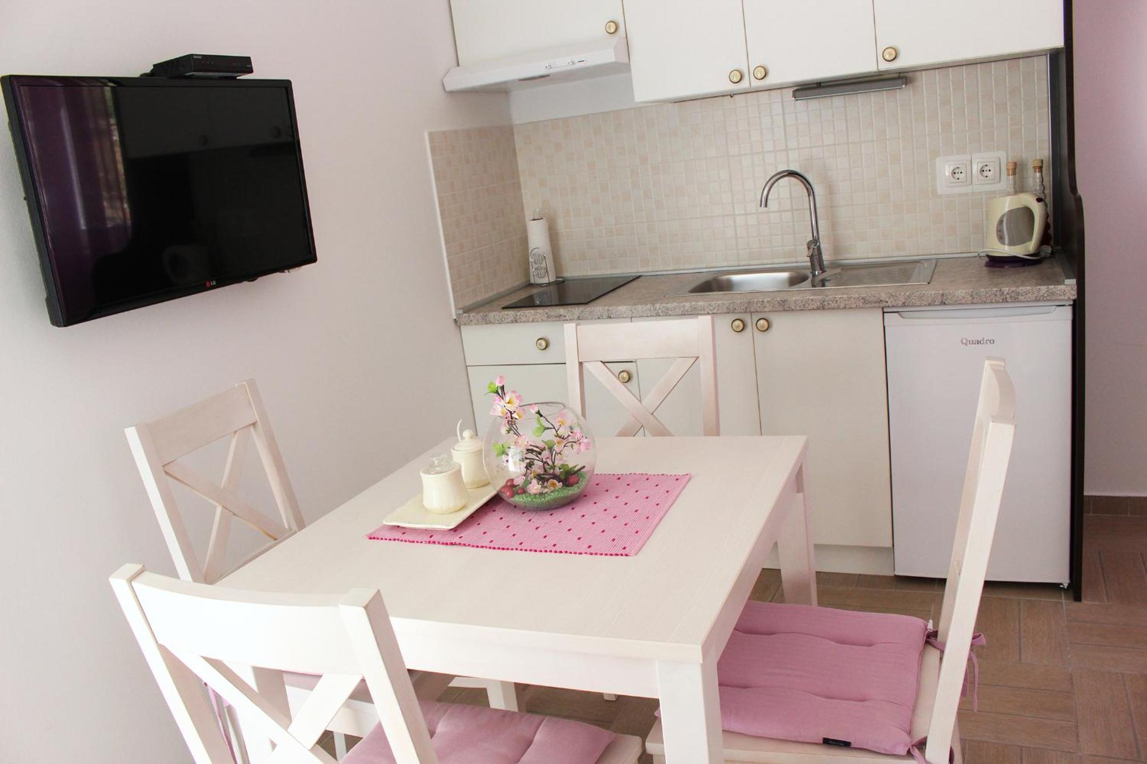Studio with Terrace (2 Adults) - Photo 9