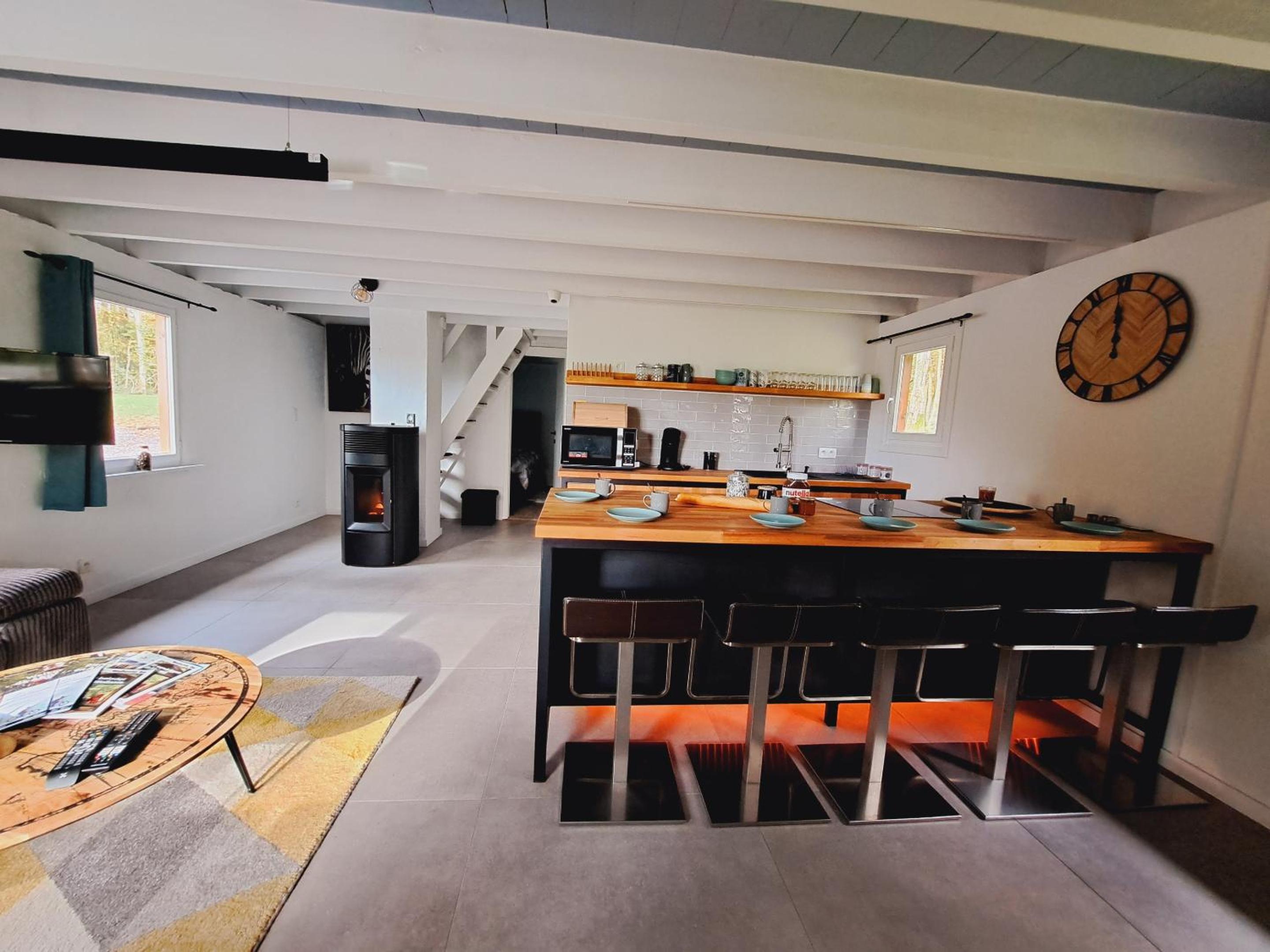 Three-Bedroom House photo 3