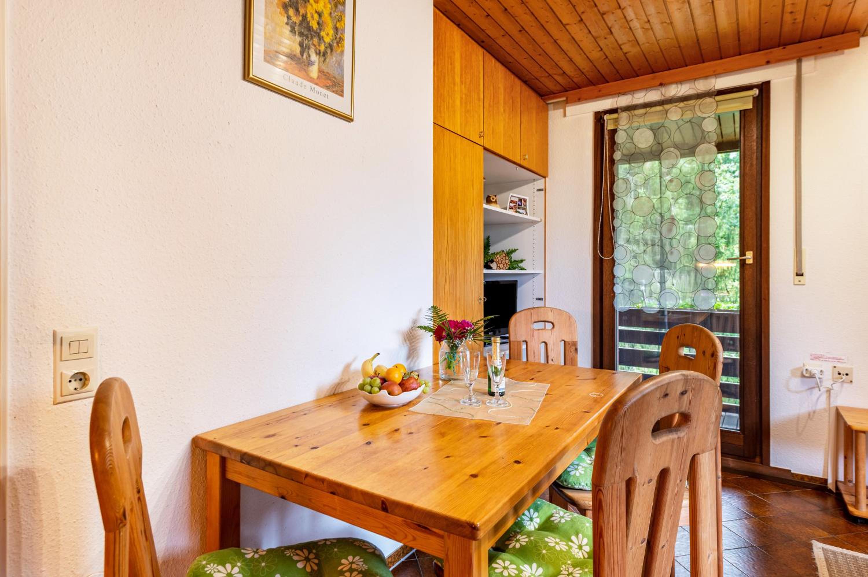 Two-Bedroom Deluxe Apartment with Garden View photo 2