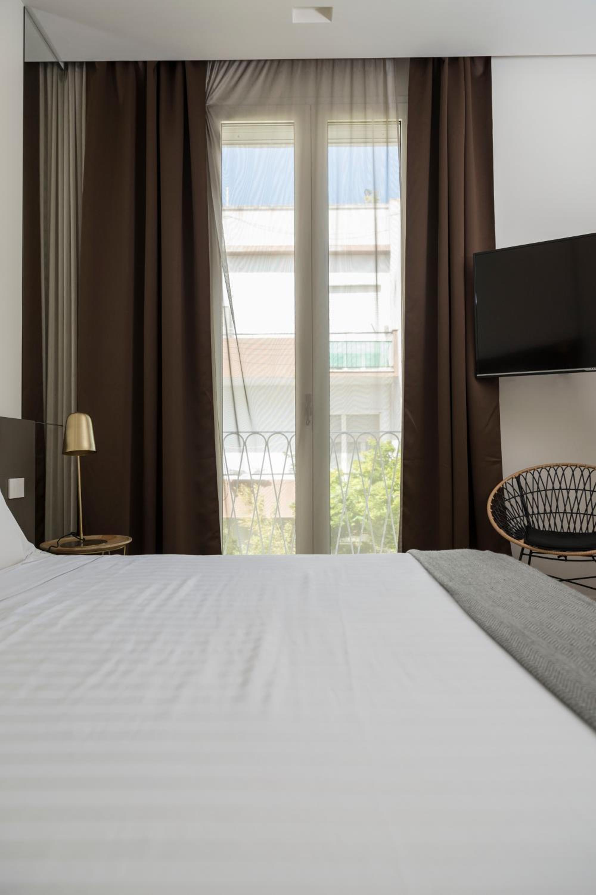 Superior King Room - Photo 11