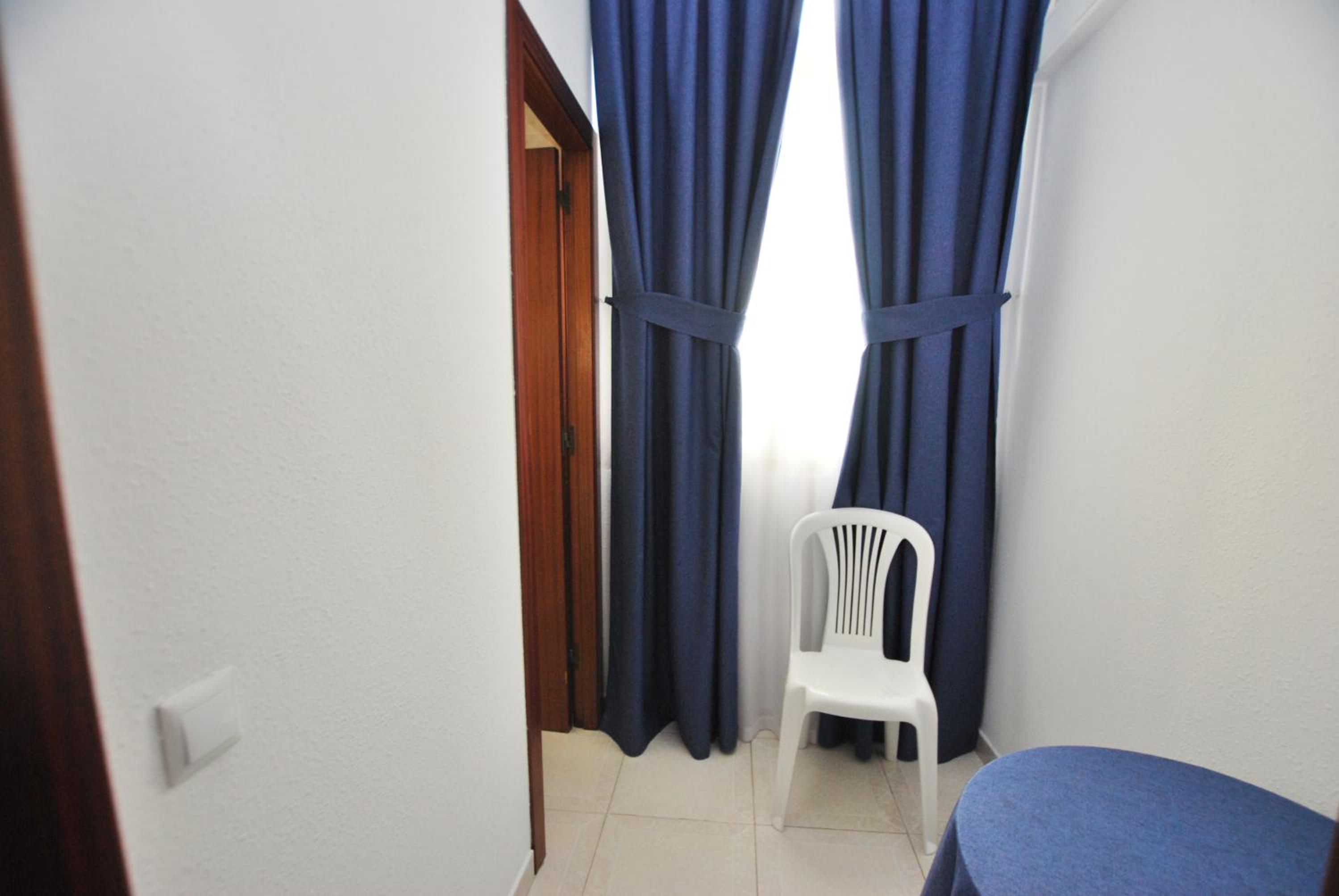 Single Room with Private Bathroom photo 2