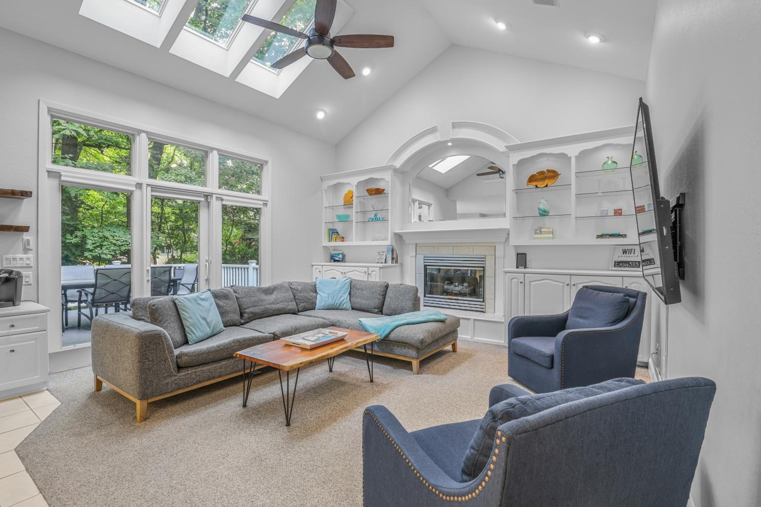 Seven-Bedroom House photo 1