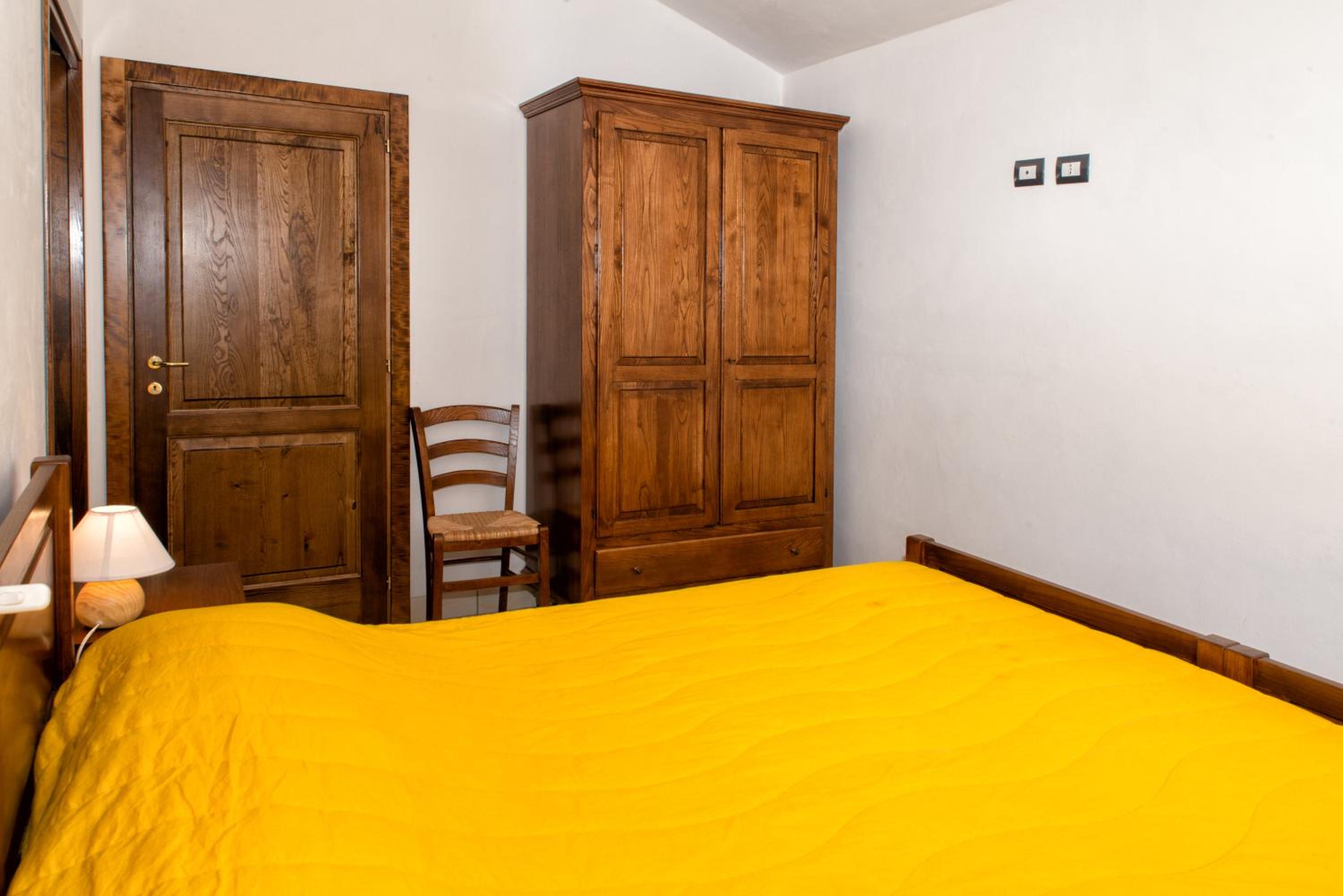One-Bedroom Apartment photo 2