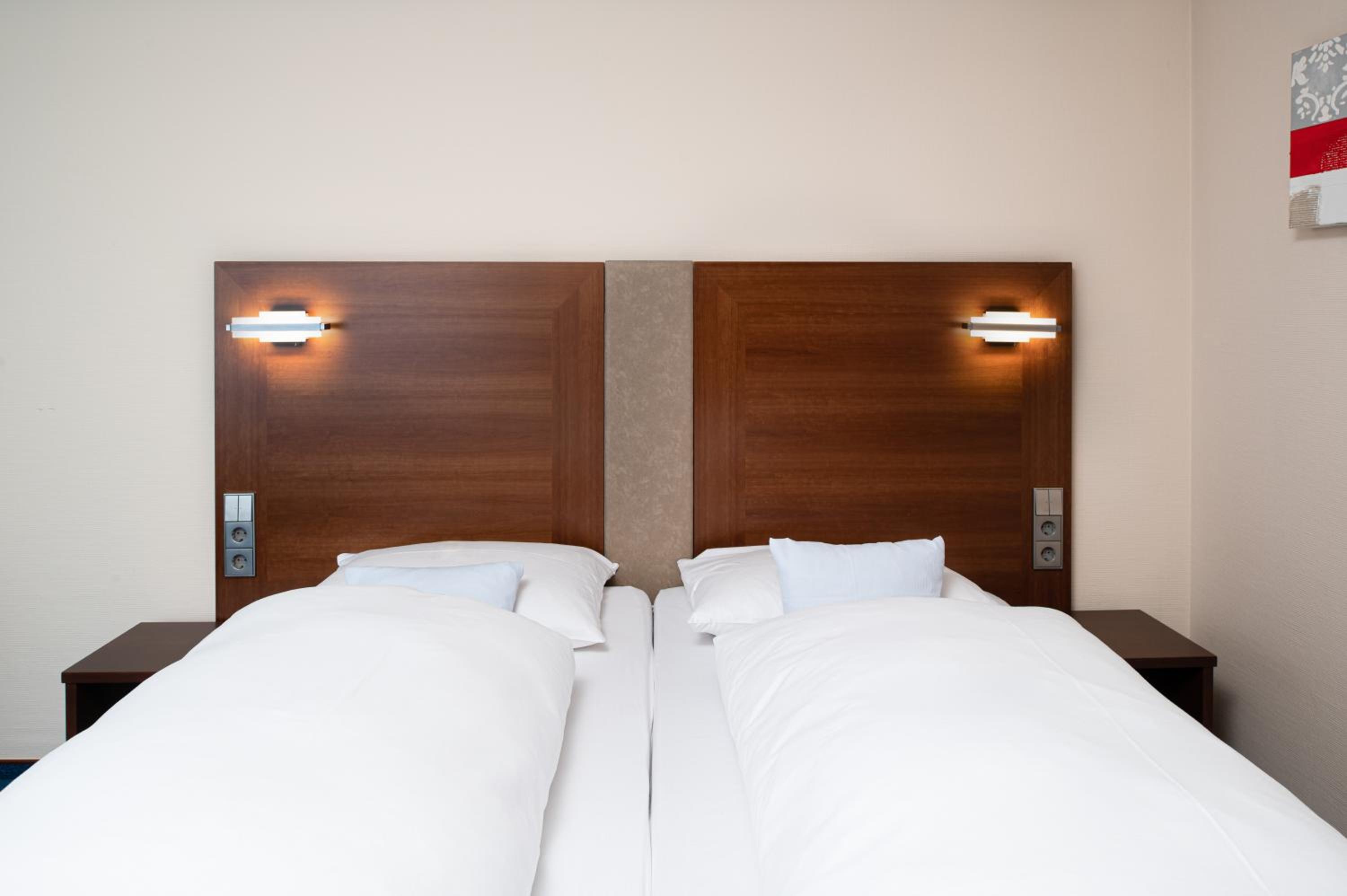 Economy Double  Room - Photo 6