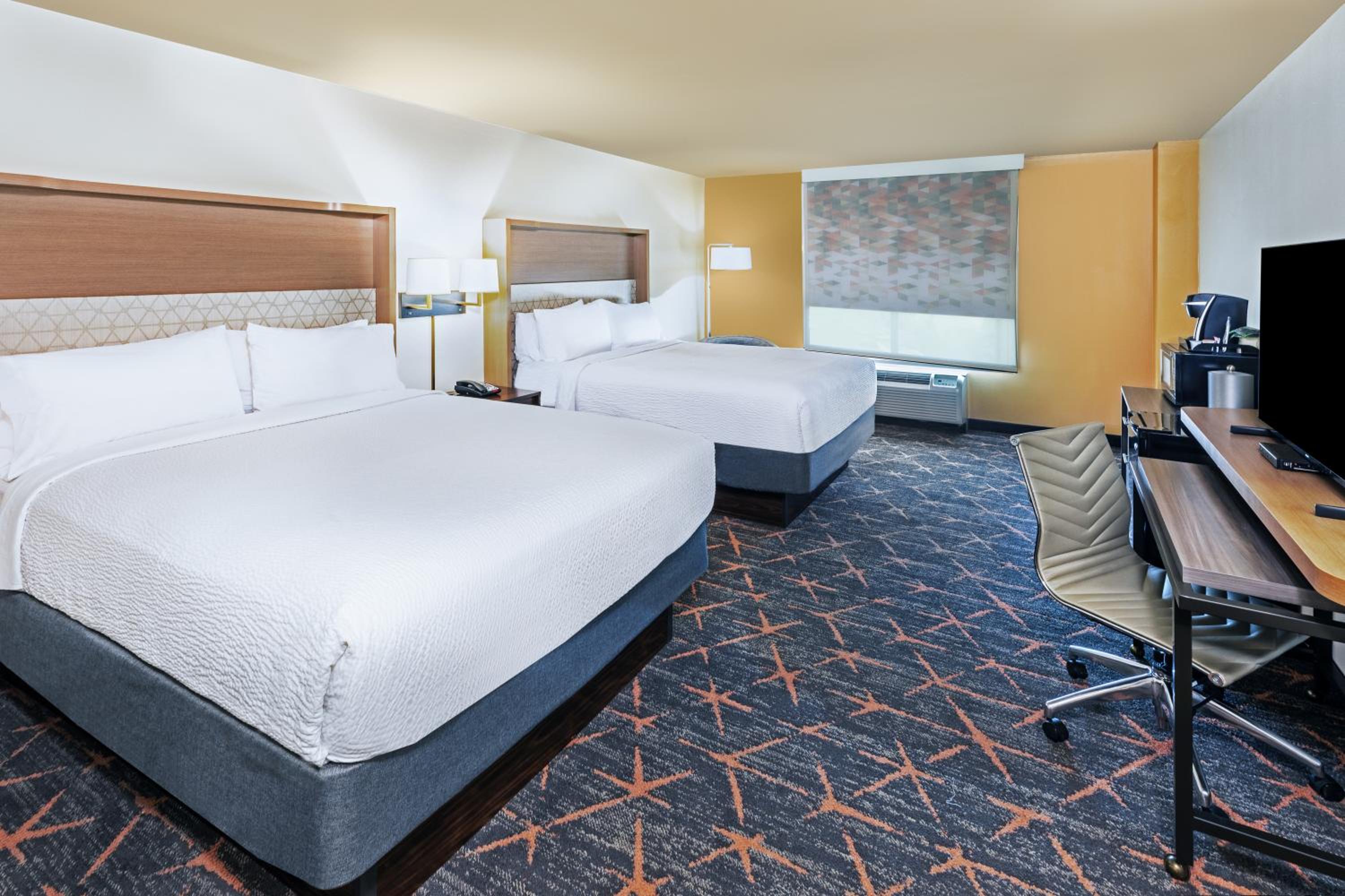 Standard Room with Two Queen Beds - Photo 1
