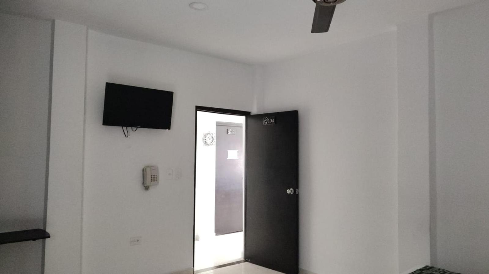 Double Room with Private Bathroom photo 1
