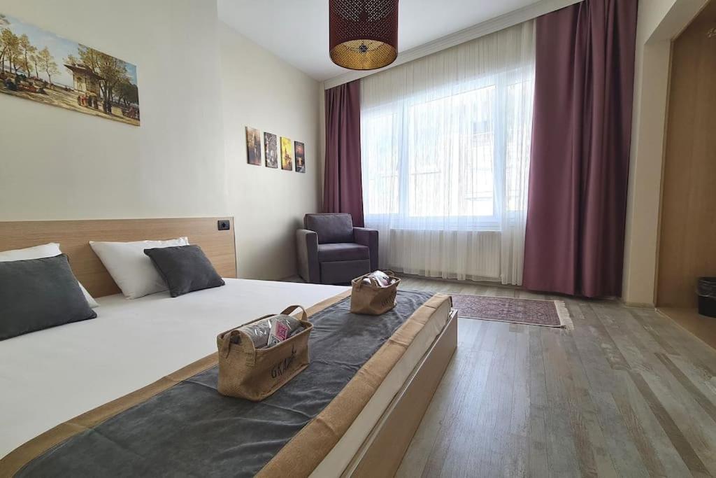 Double Room with Shared Bathroom photo 1