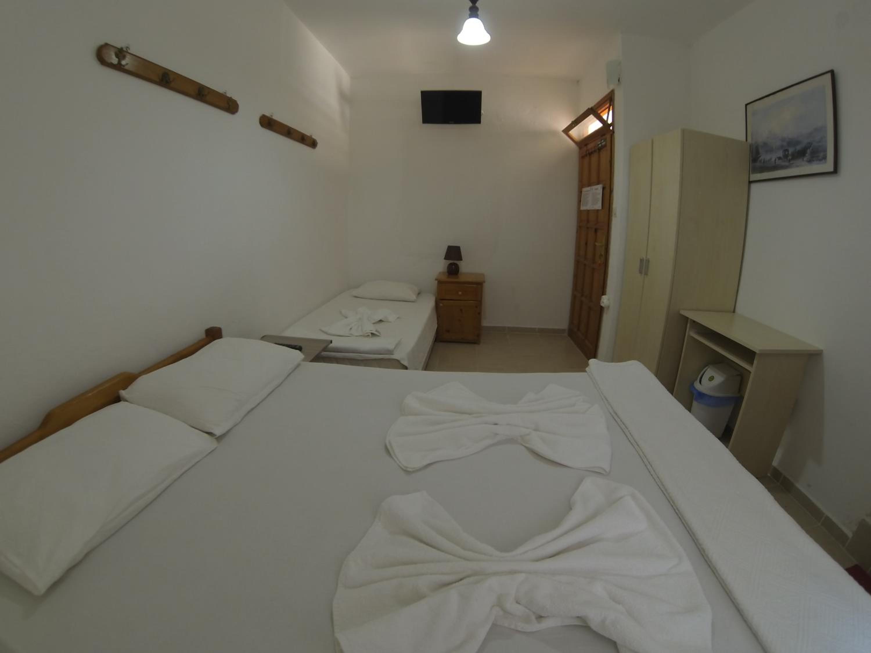 Triple Room - Photo 11