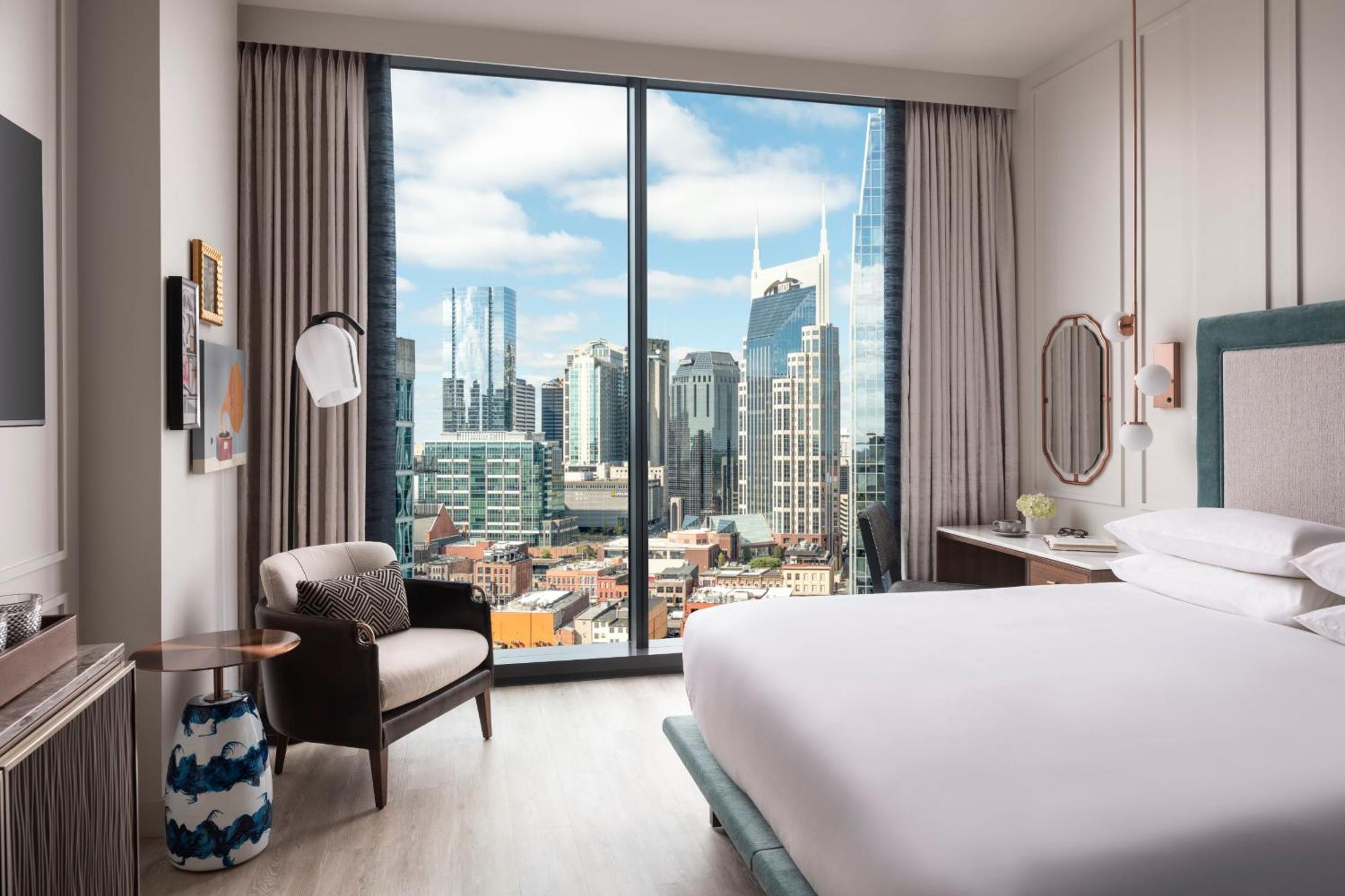 King Room With Tub And City View - Disability Access