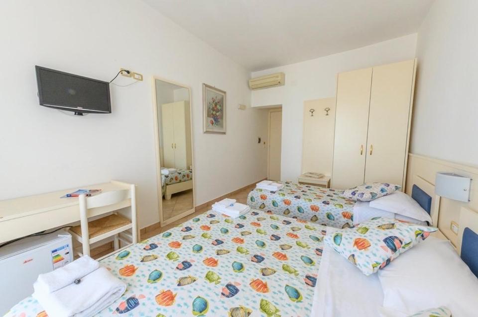 Large Double or Twin Room photo 1