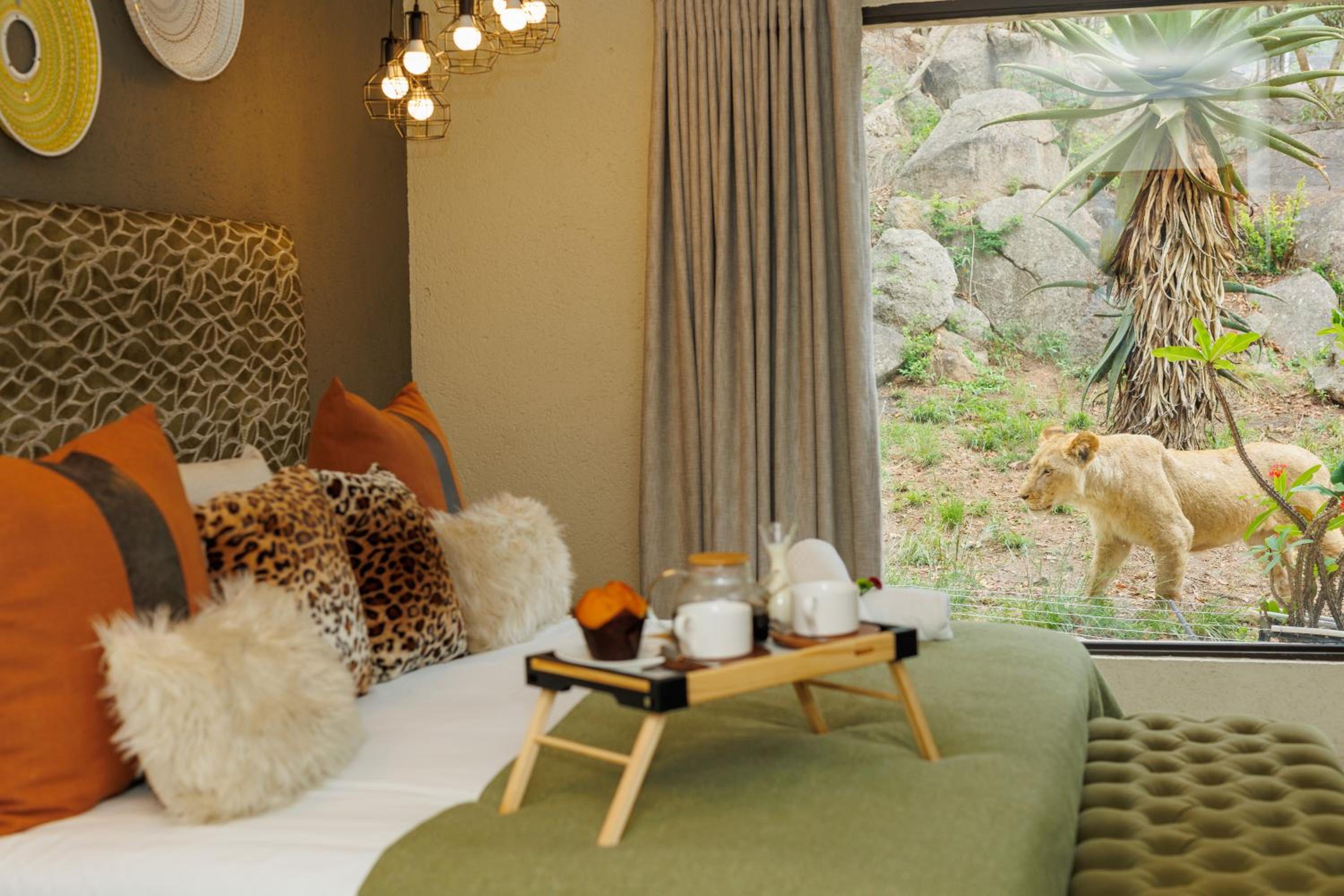 Superior King Room - Photo 22