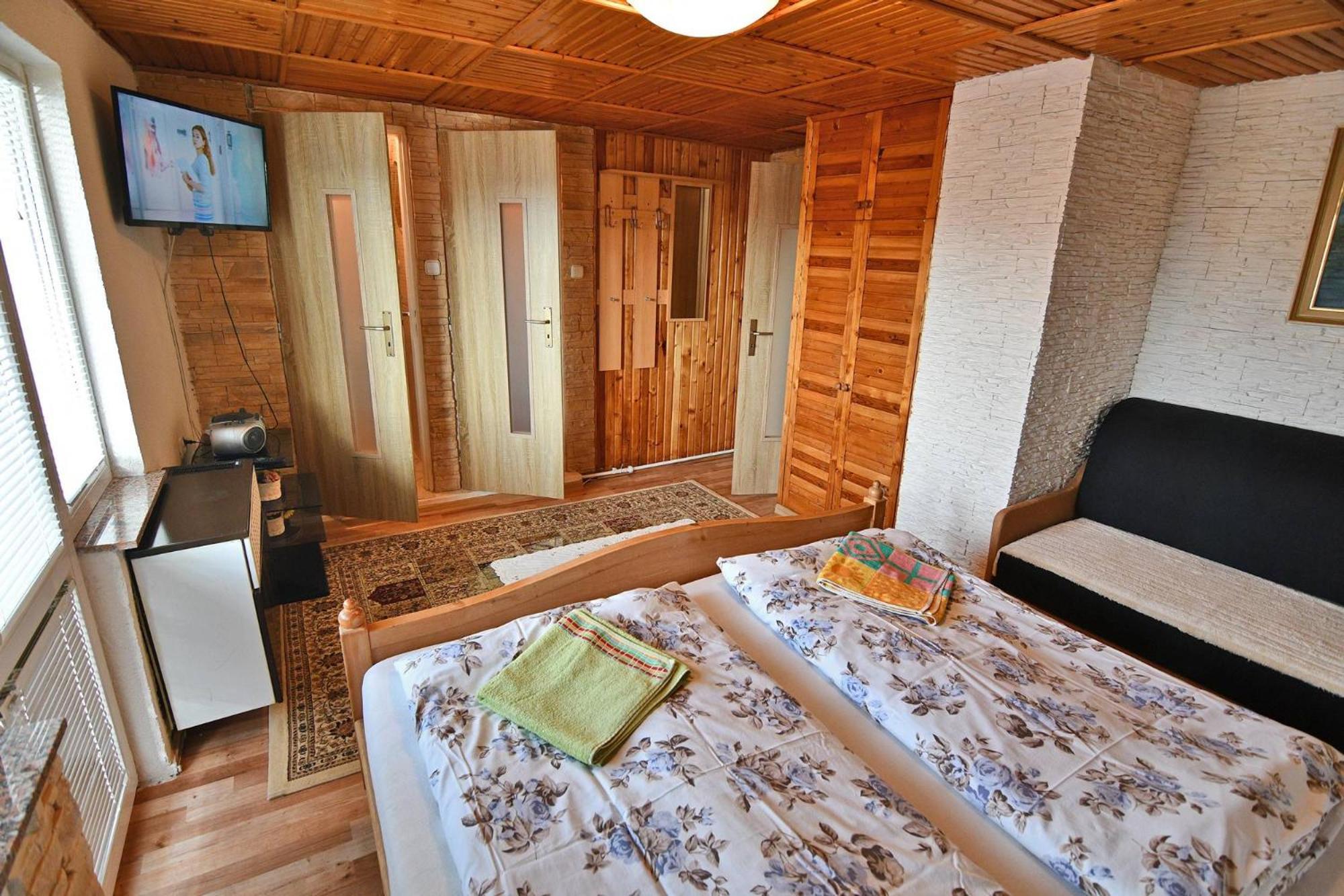 Apartment with Balcony photo 3