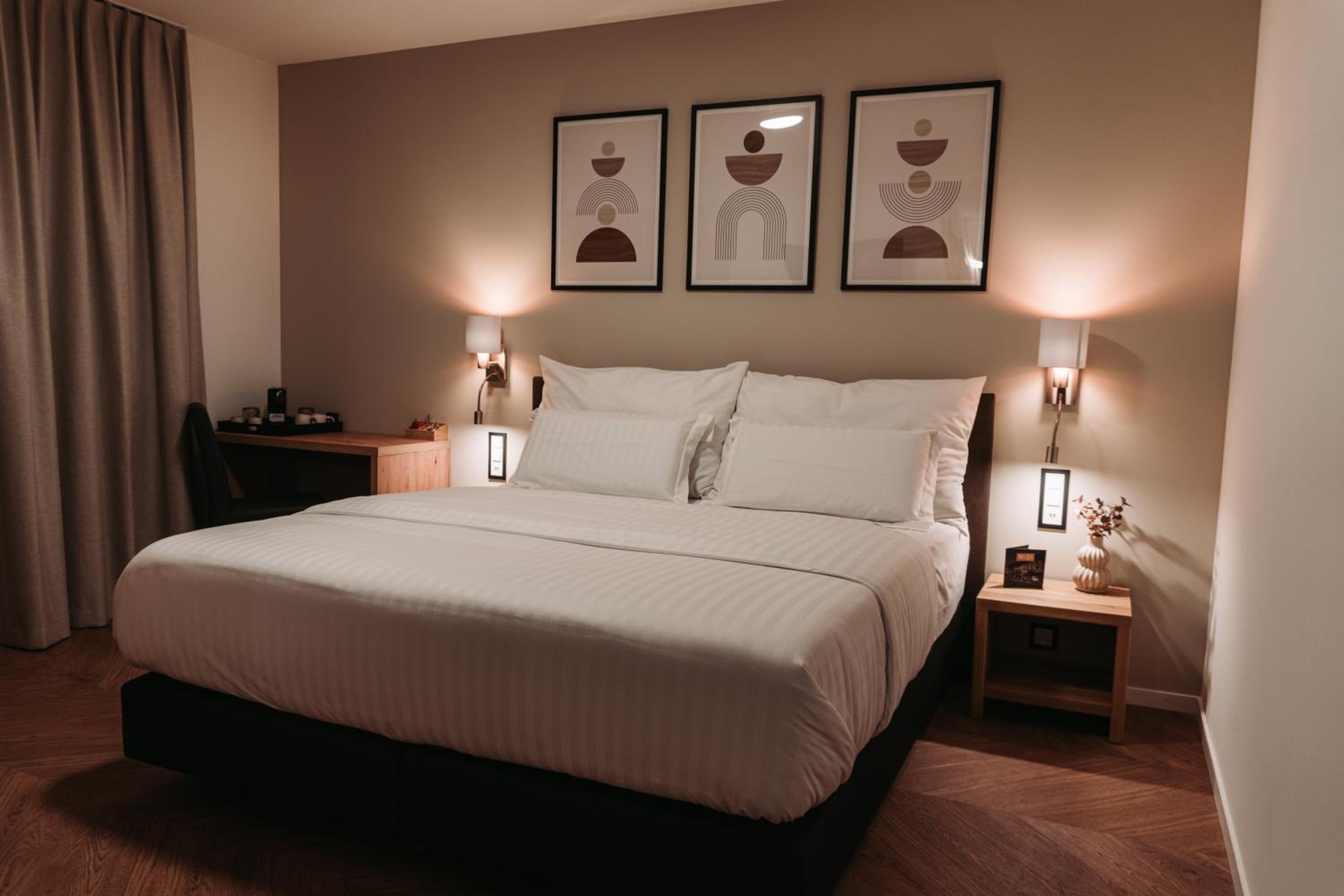 Deluxe Room (2 Adults + 1 Child) photo 3
