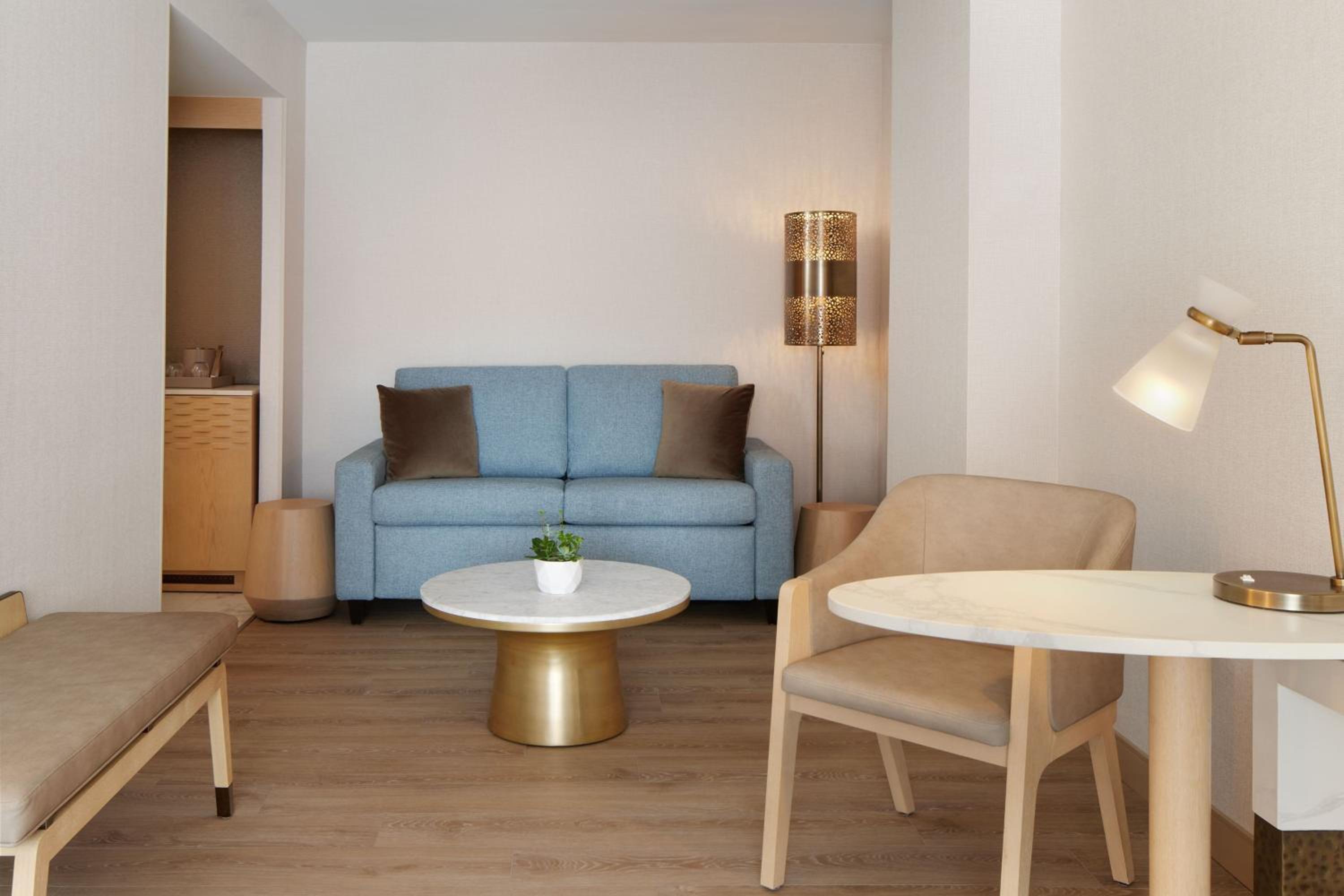 Studio King Suite - Photo 3