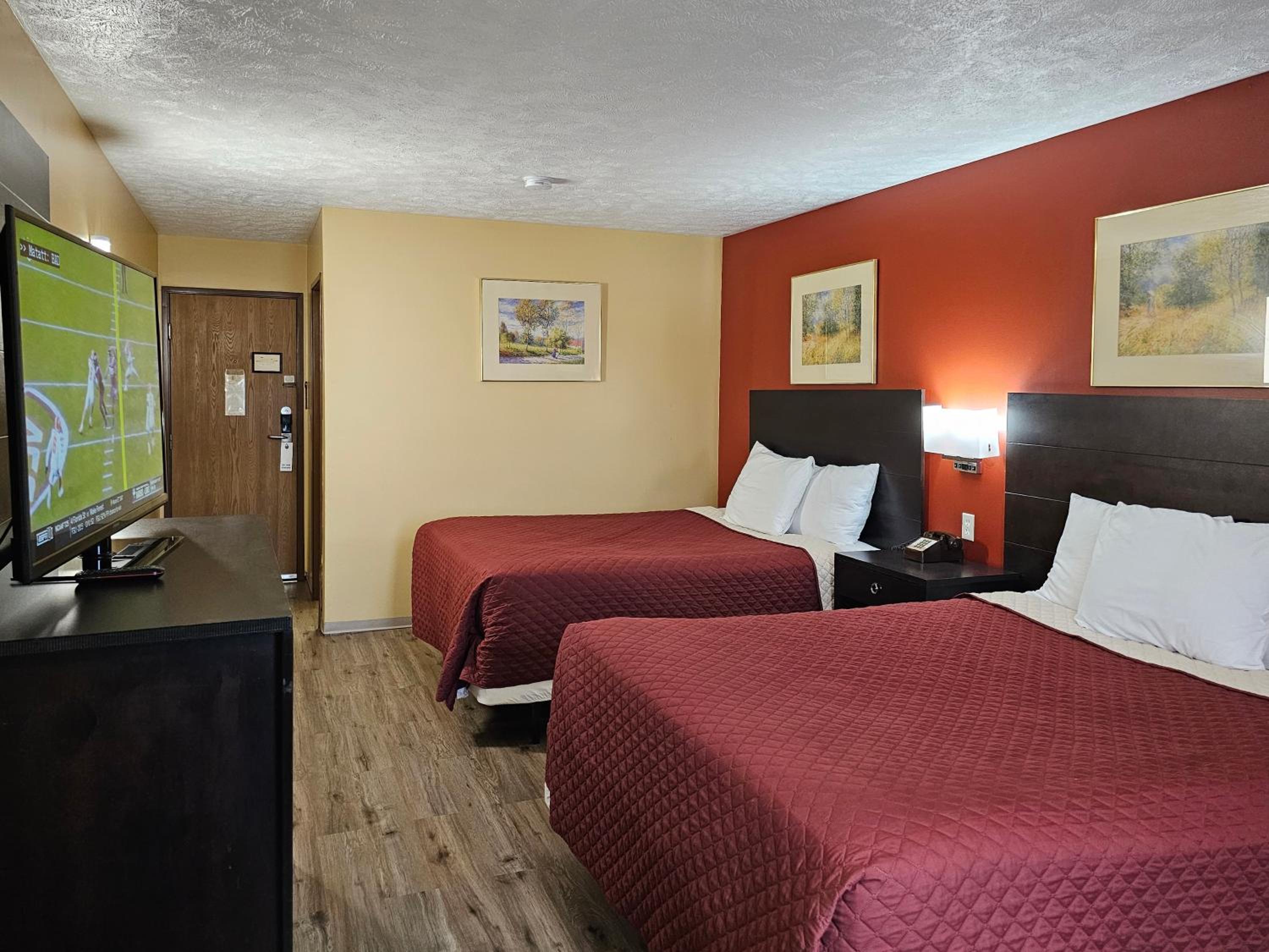 Queen Room with Two Queen Beds - Photo 1
