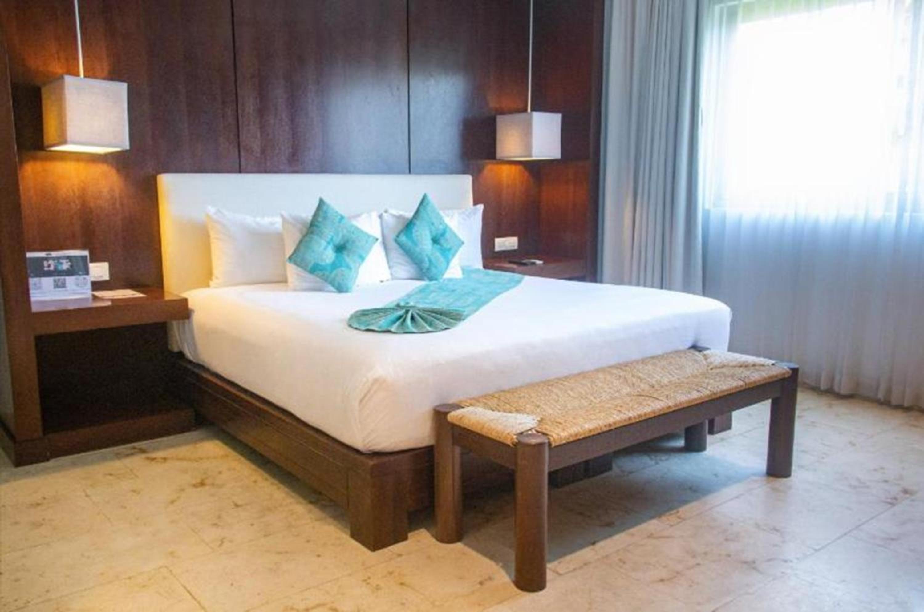 Deluxe Room - Photo 13