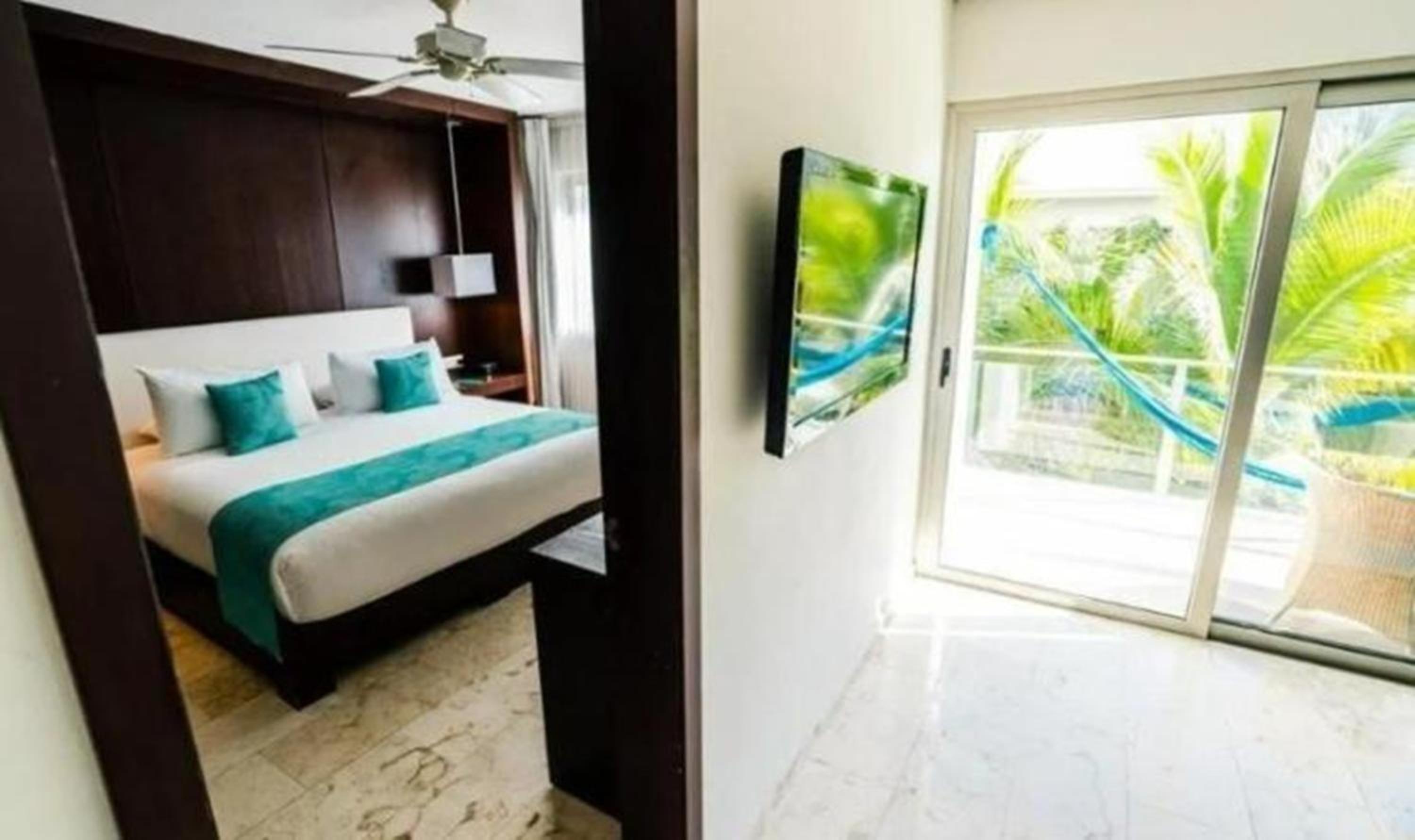 Deluxe Room - Photo 14
