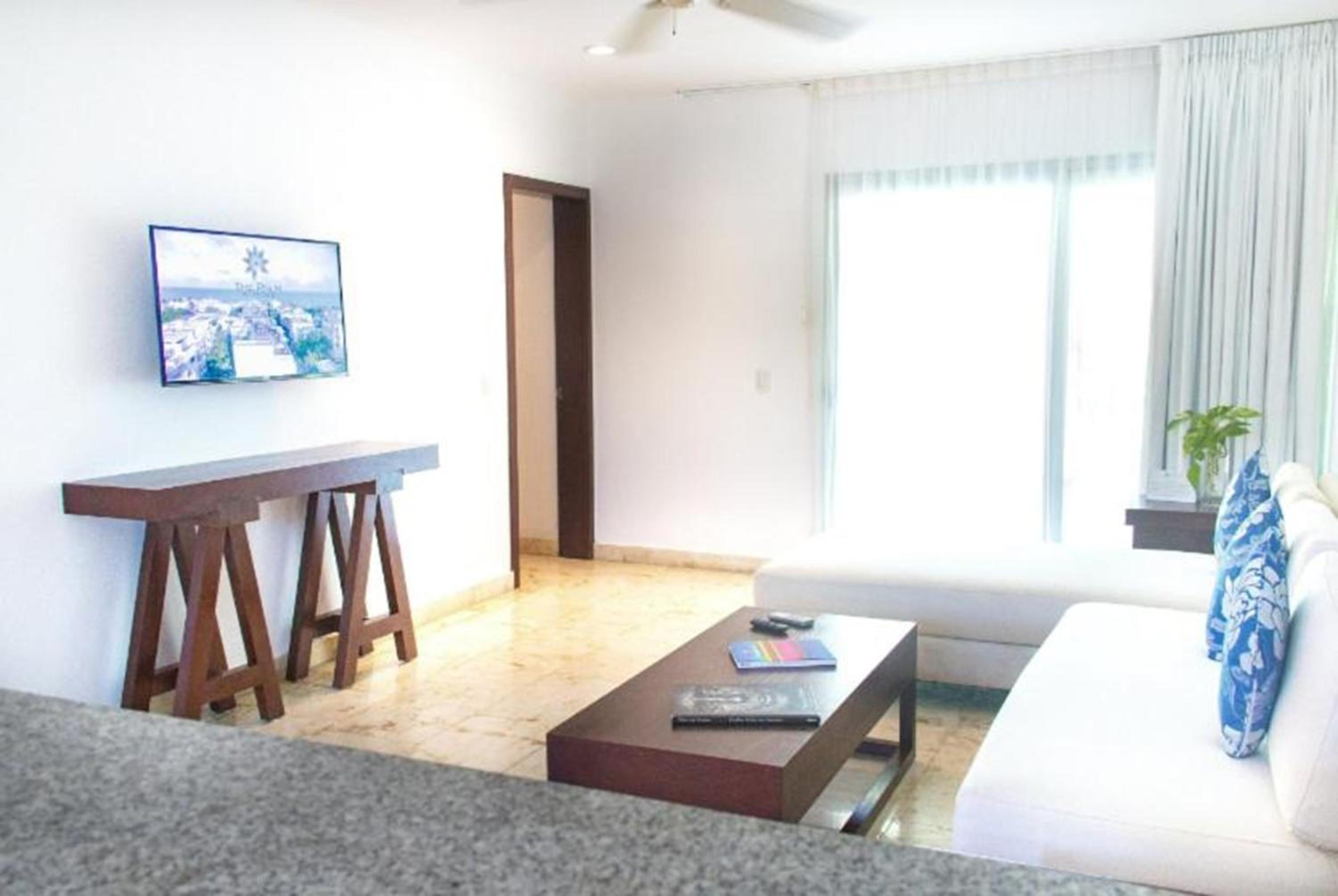 Deluxe Room - Photo 17