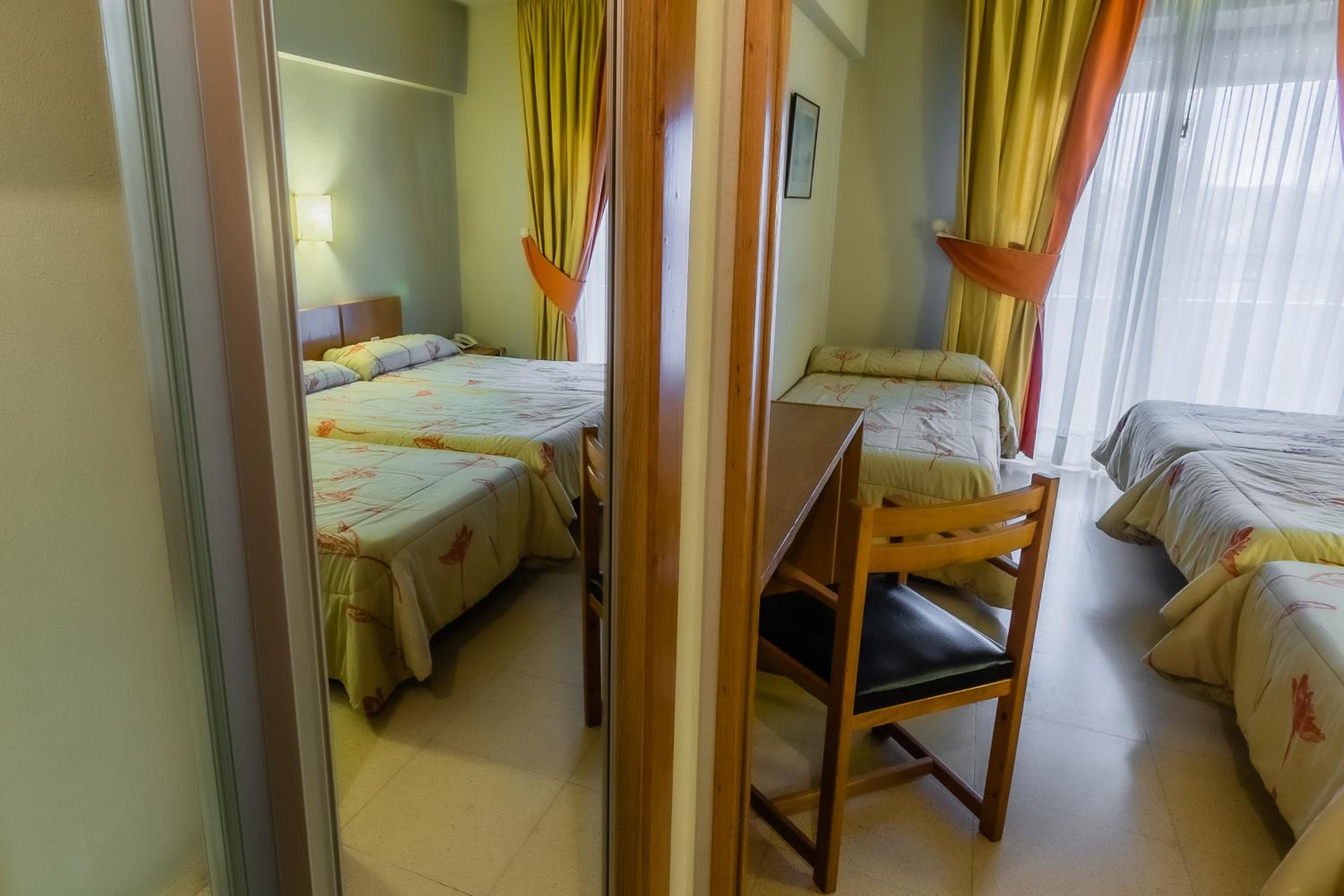 Quadruple Room - Photo 8
