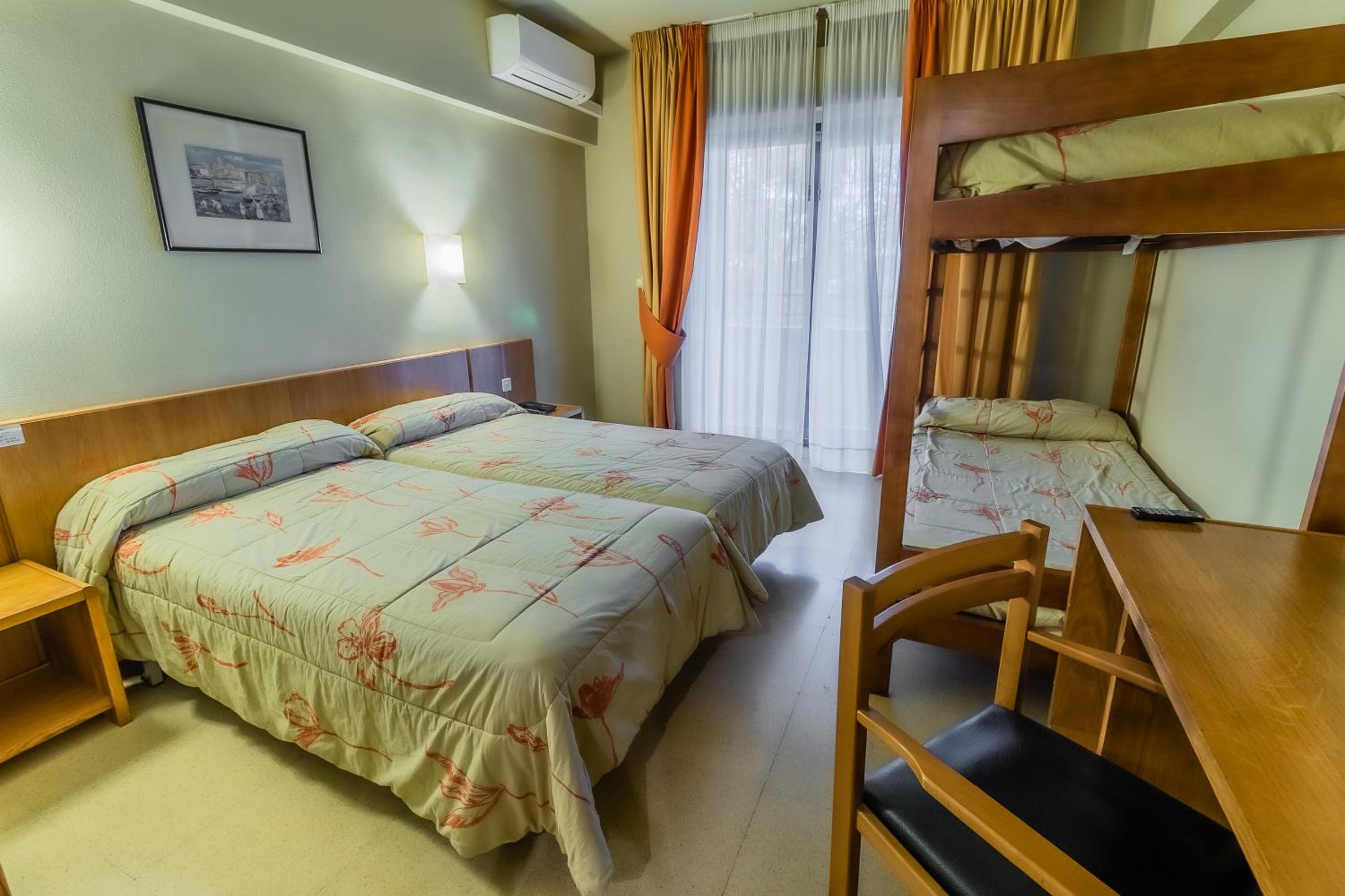 Quadruple Room - Photo 12