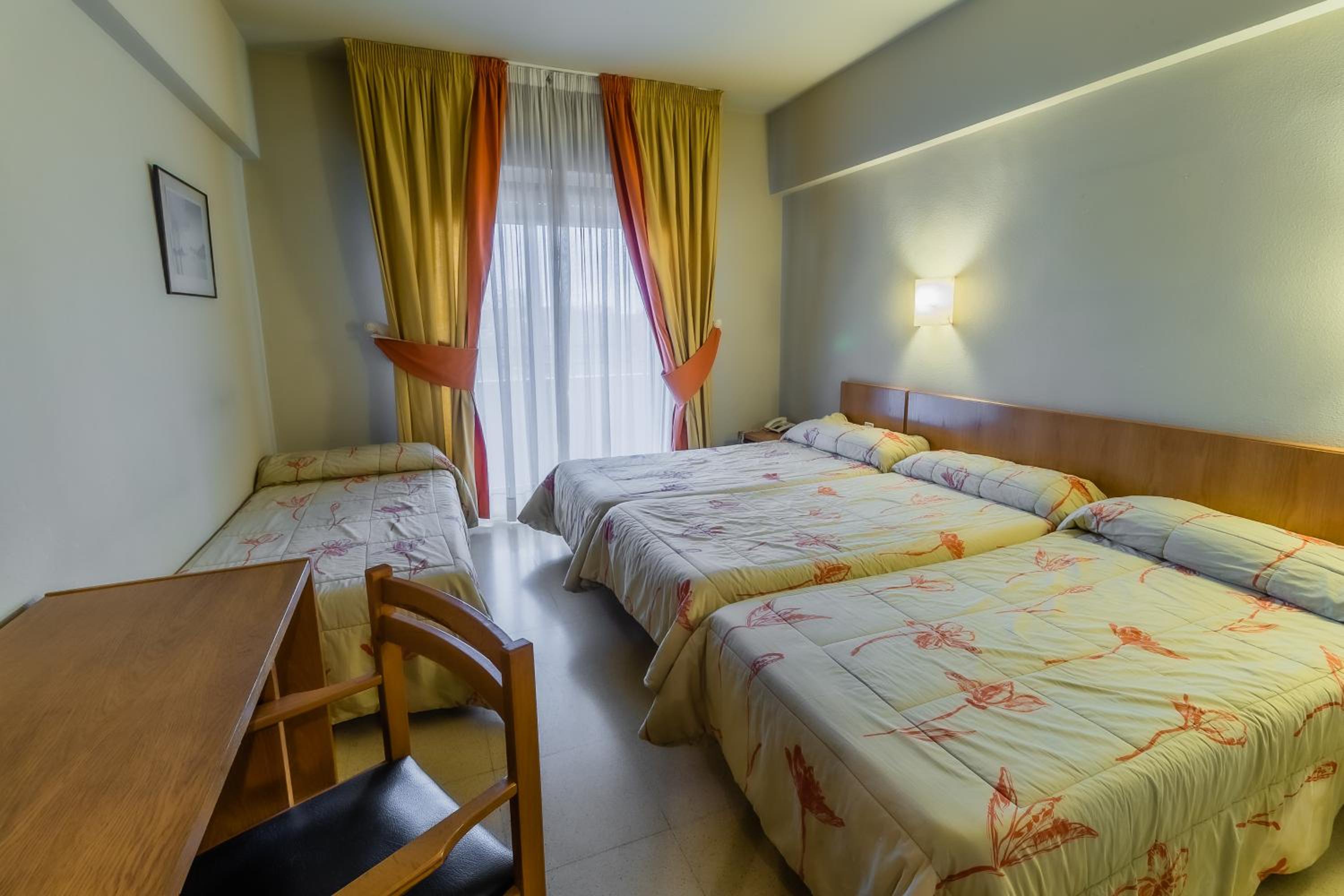 Quadruple Room - Photo 4