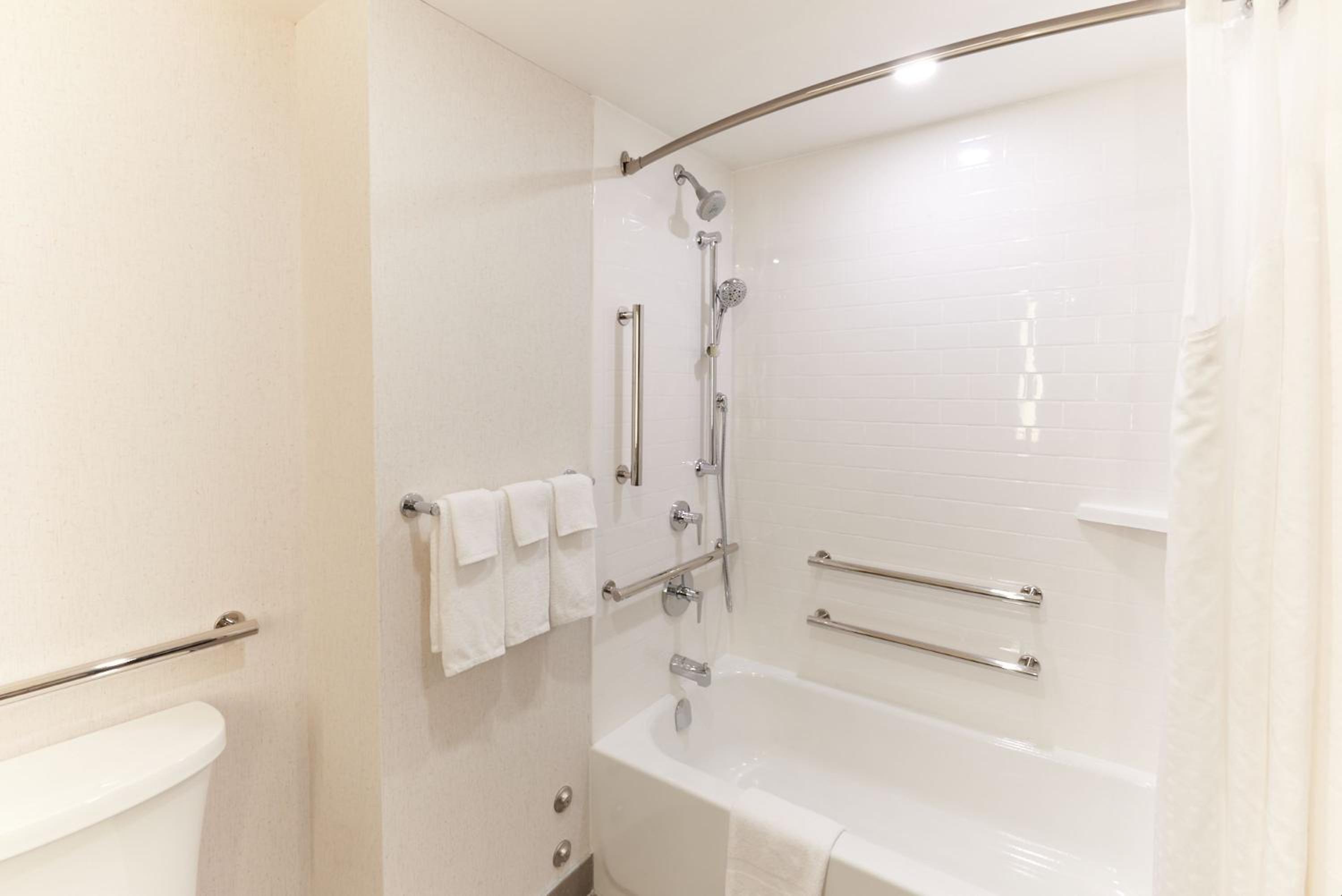 King Room with Accessible Tub - Mobility Access