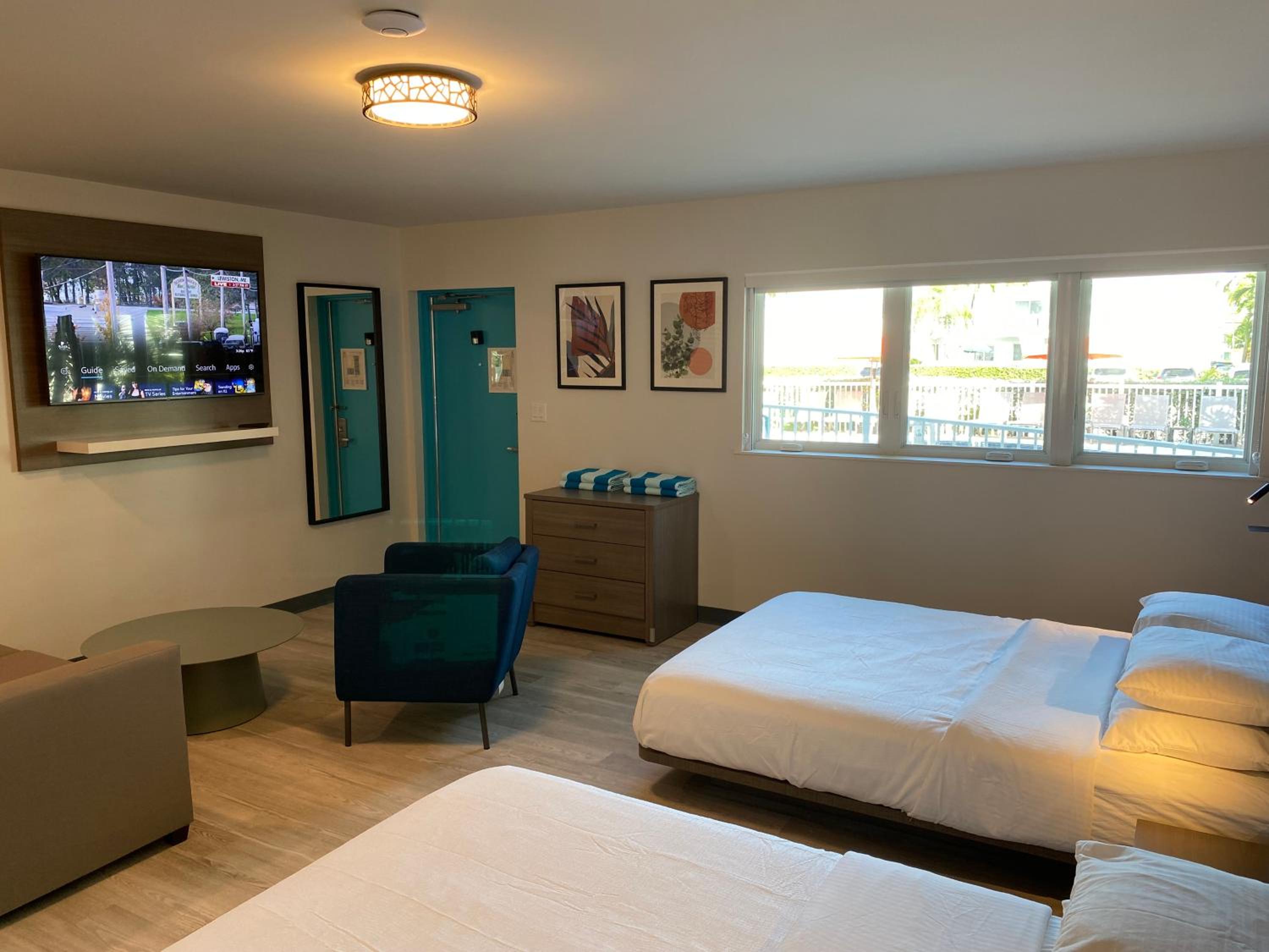 Accessible Junior Suite - Newly Renovated Building - Photo 10