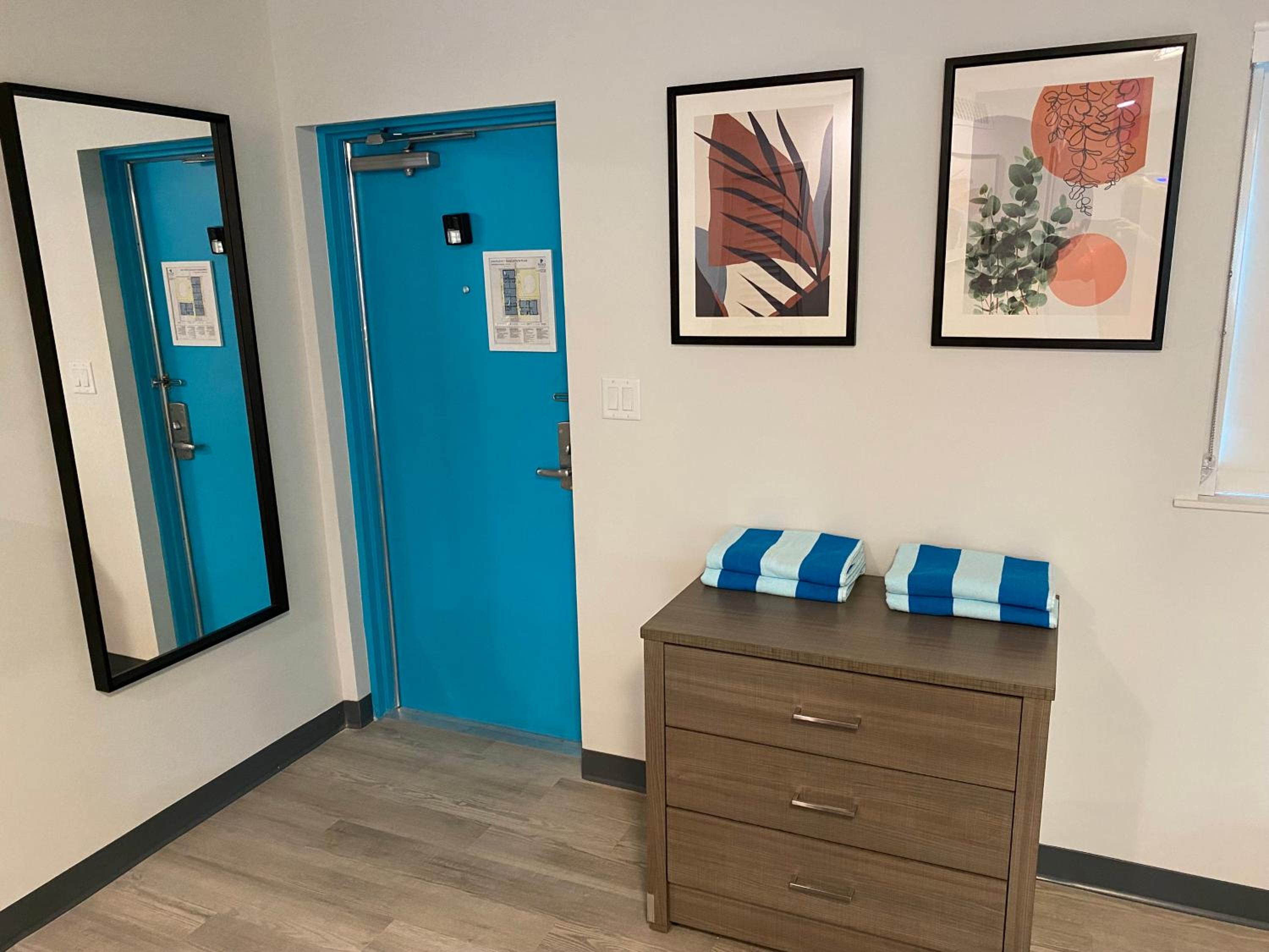 Accessible Junior Suite - Newly Renovated Building - Photo 12
