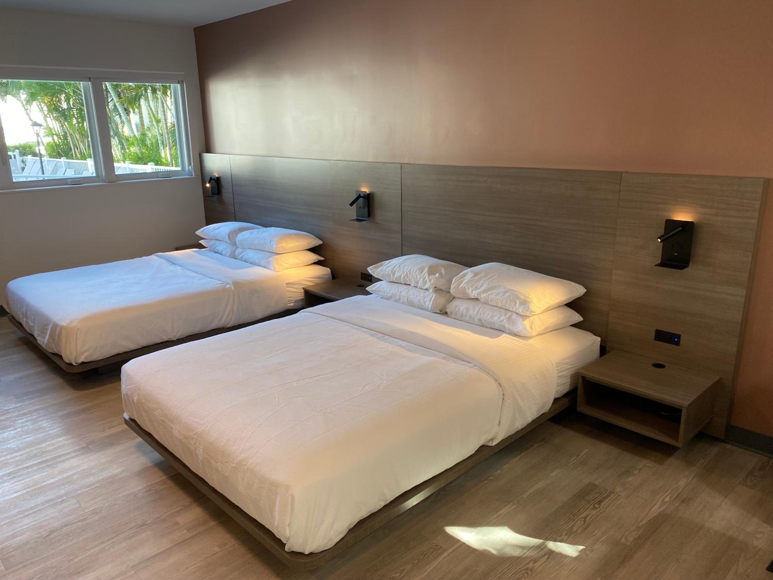 Accessible Junior Suite - Newly Renovated Building - Photo 13
