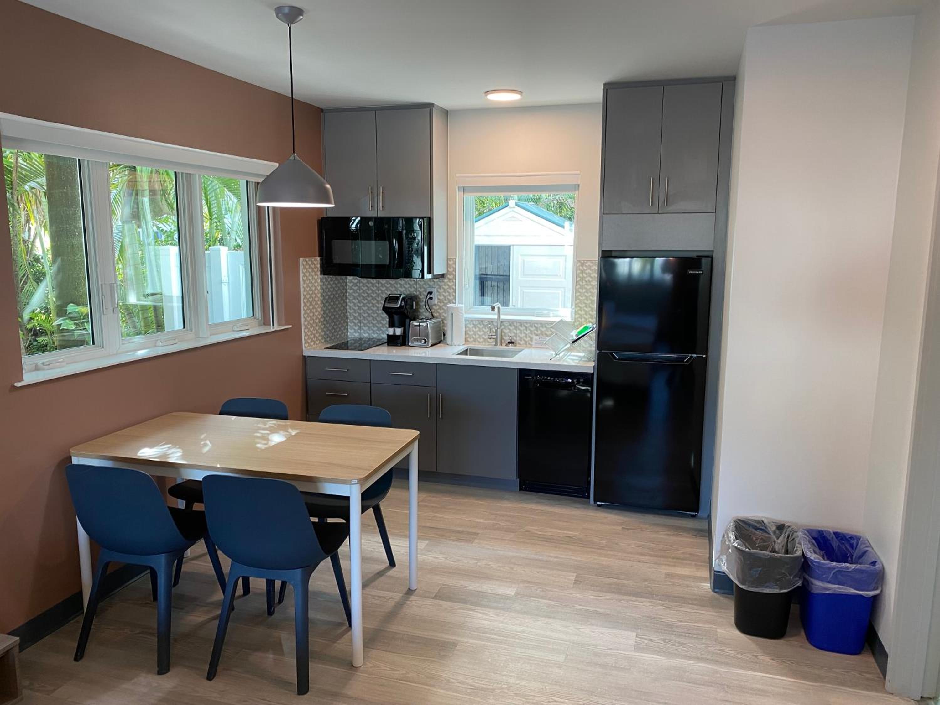 Accessible Junior Suite - Newly Renovated Building - Photo 3