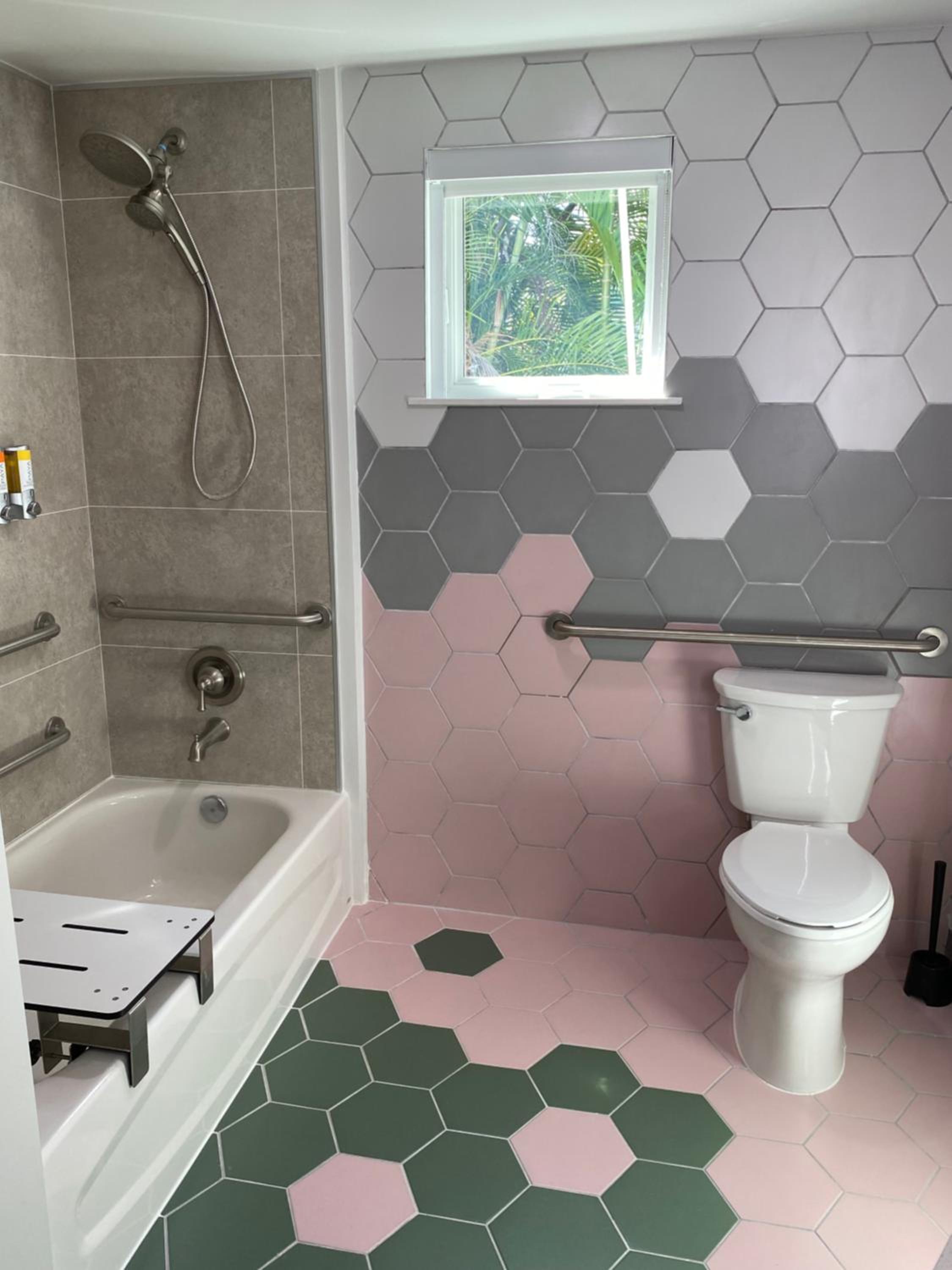 Accessible Junior Suite - Newly Renovated Building - Photo 8