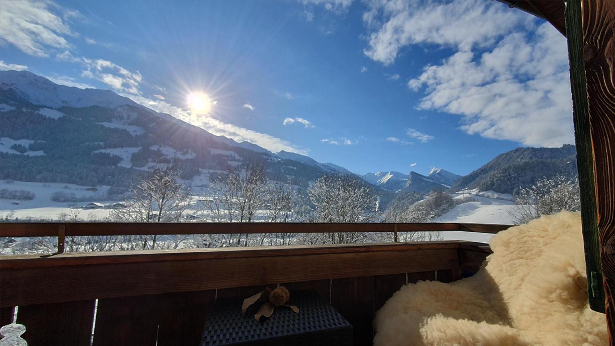 Two-Bedroom Apartment with Mountain View photo 2