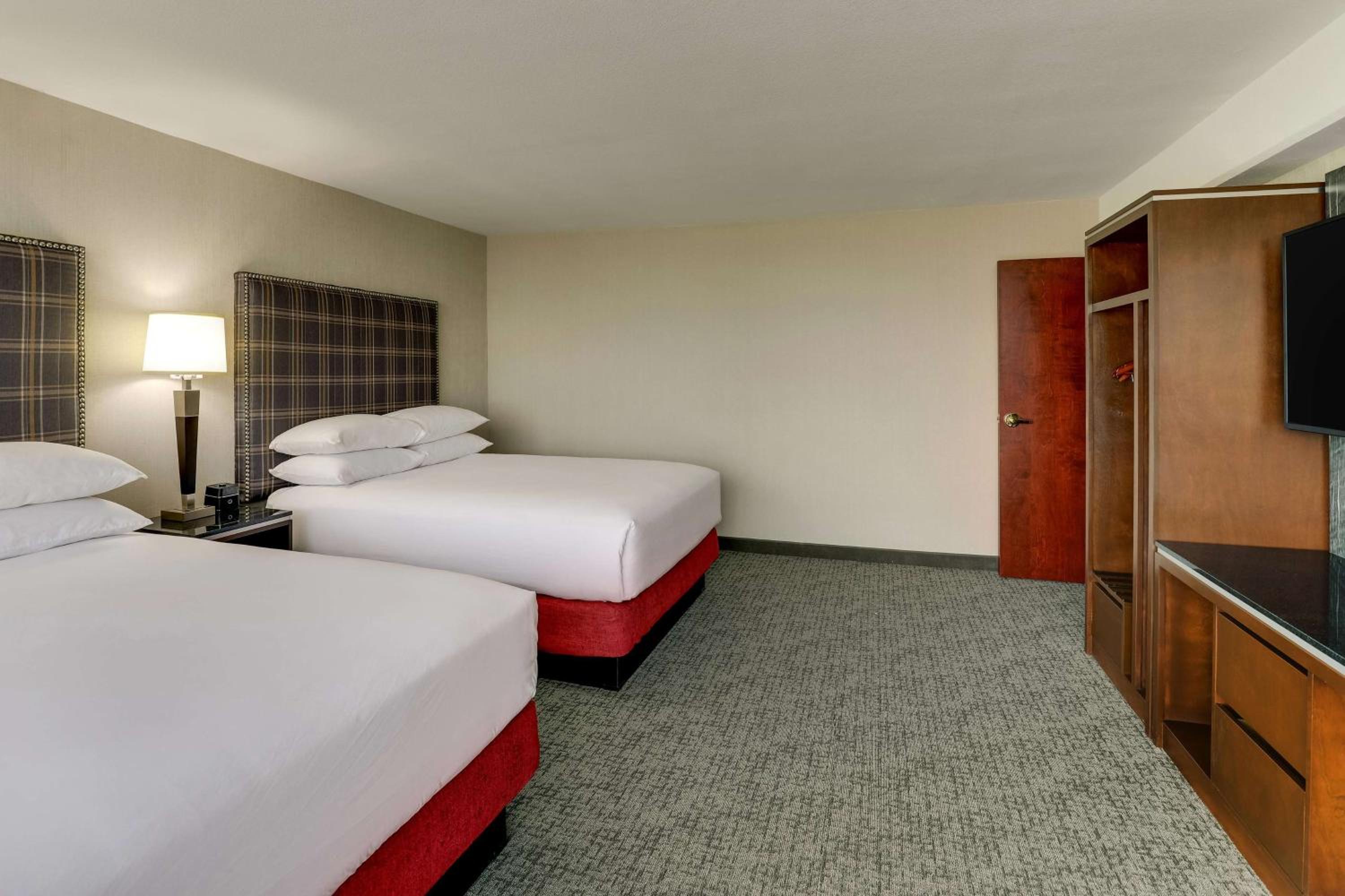 Superior Suite with Two Queen Beds - Photo 4