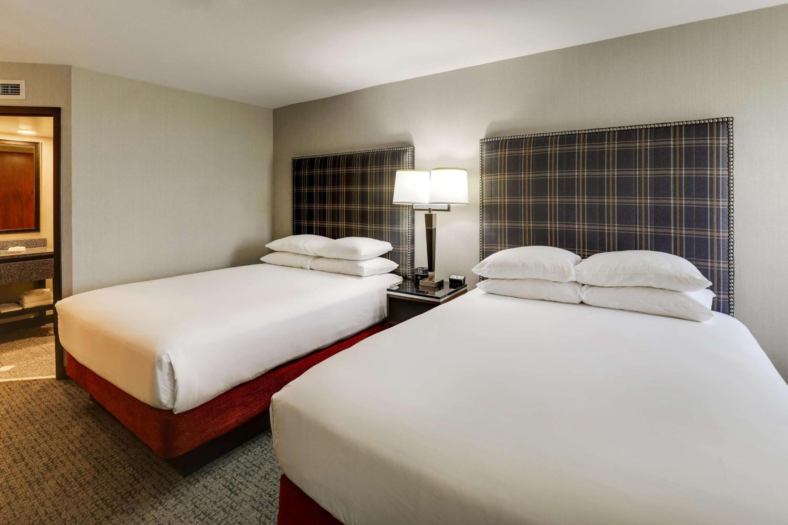 Superior Room with Two Queen Beds photo 3