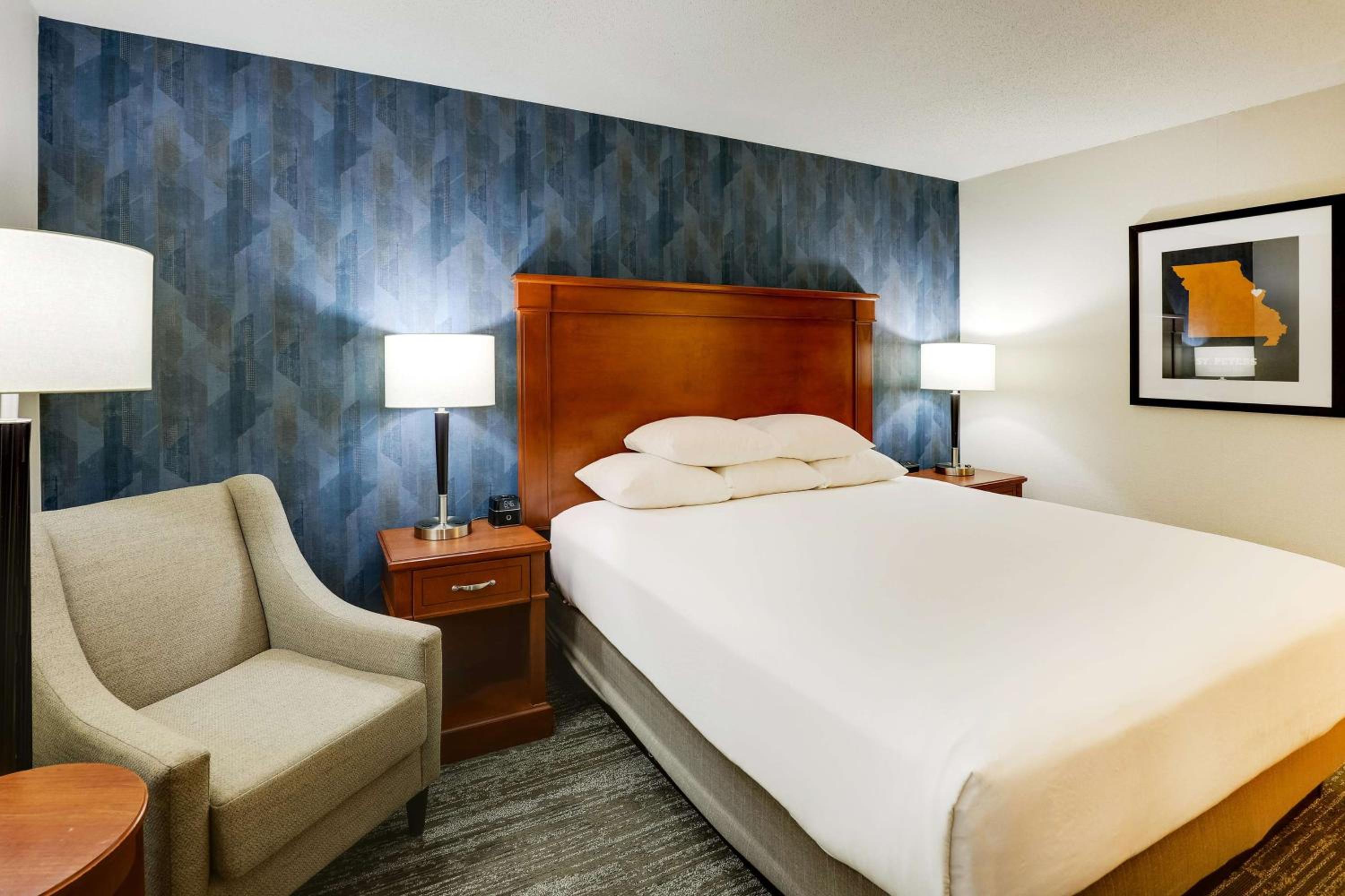 Deluxe King Room - Photo 2