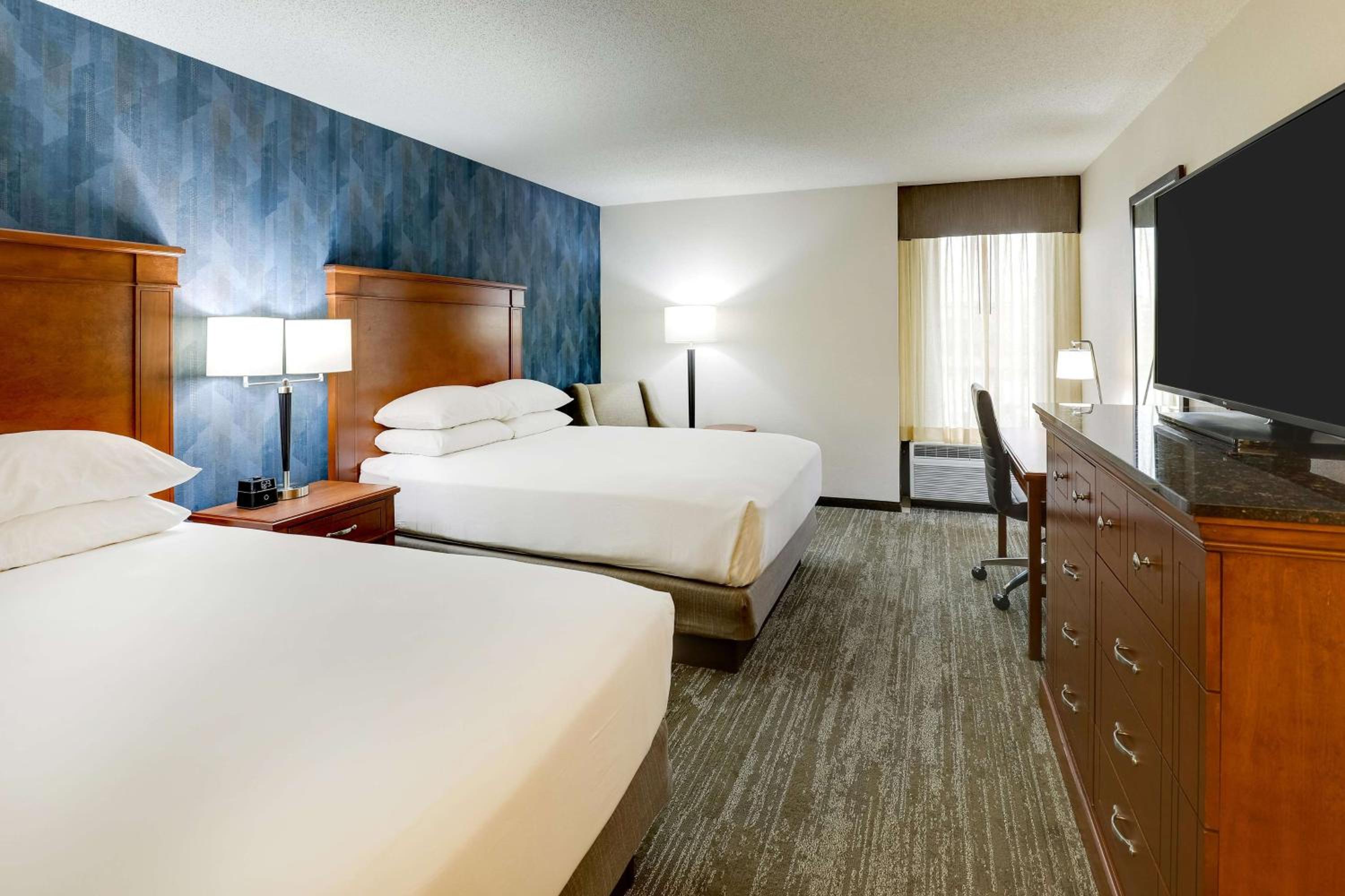 Deluxe Room with Two Queen Beds - Photo 1
